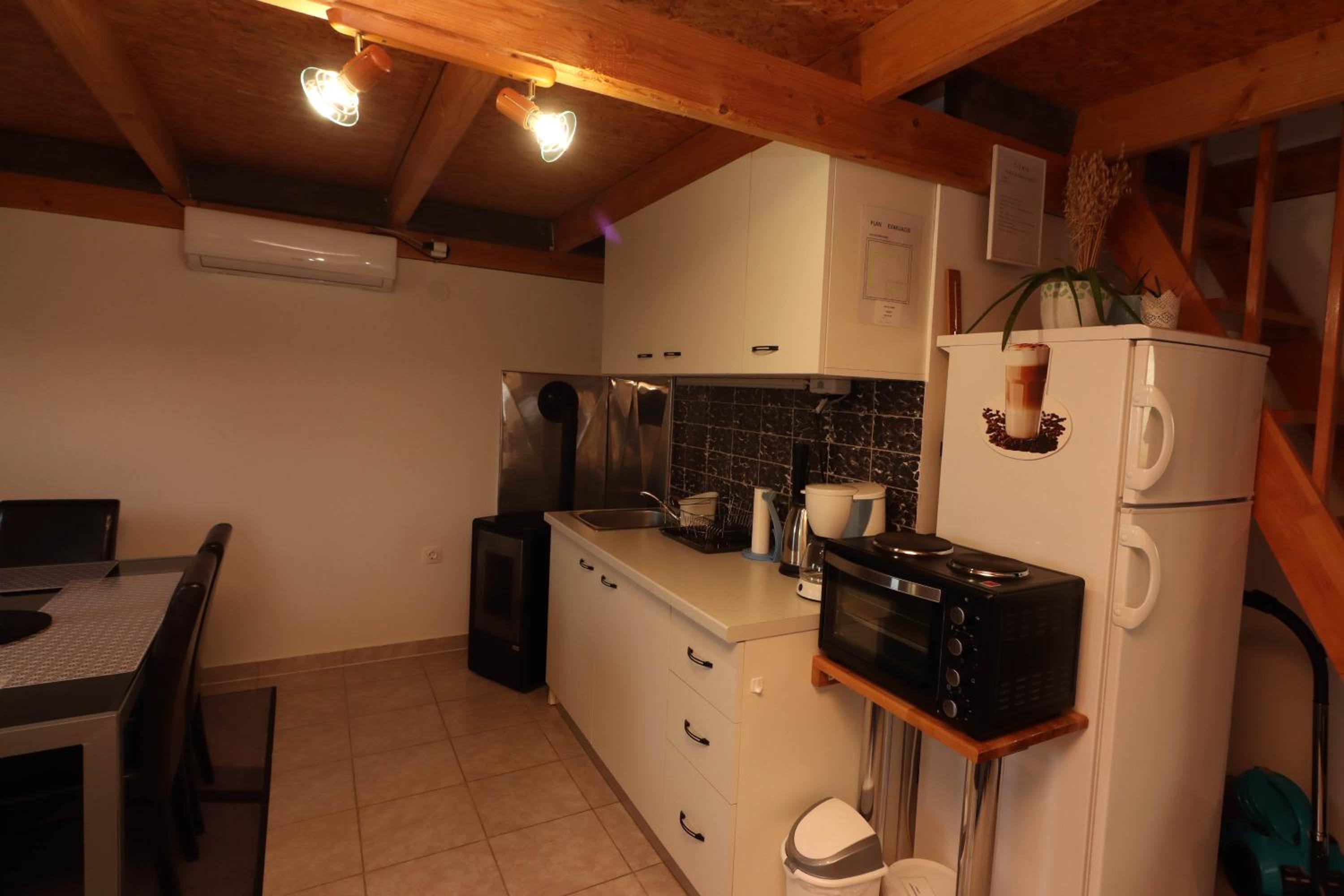 One-Bedroom House - Photo 12