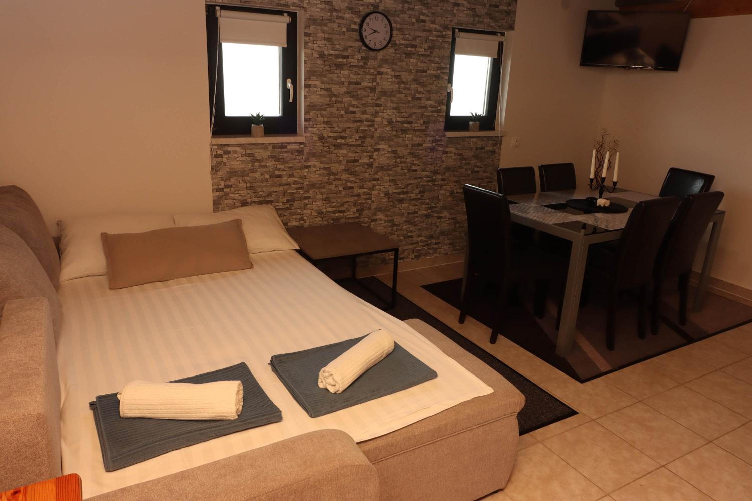 One-Bedroom House - Photo 13