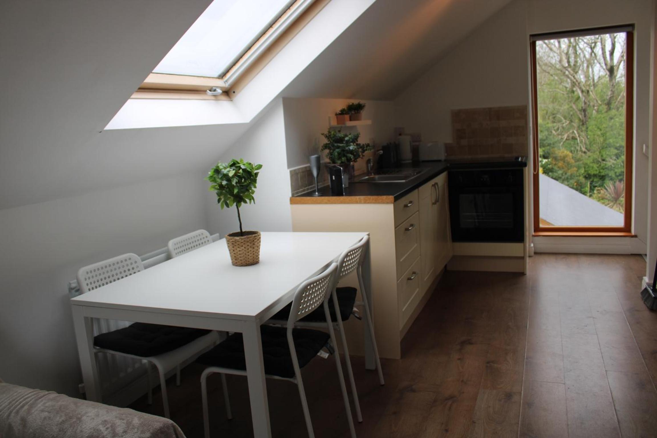 One-Bedroom Apartment - Photo 7