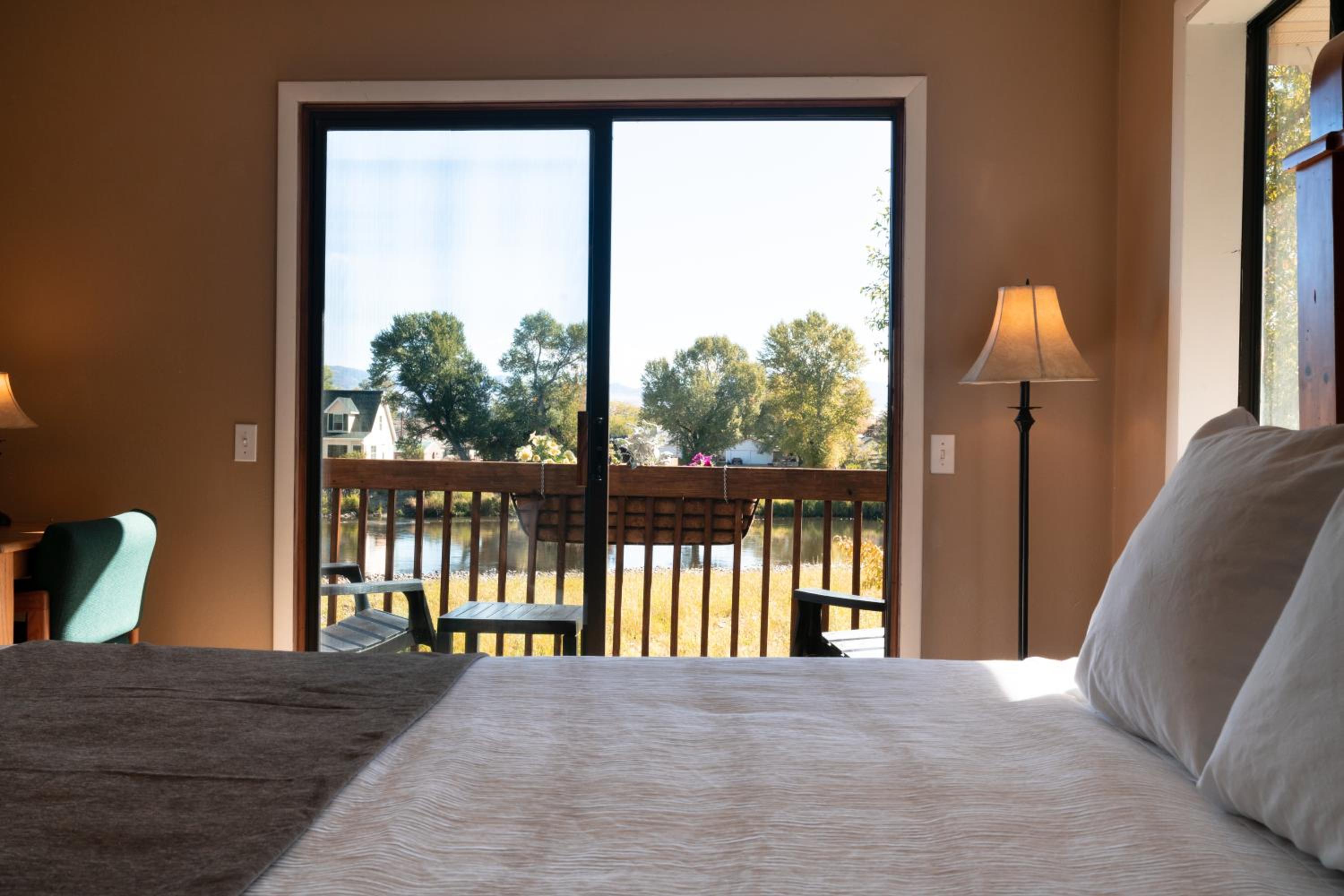 King Room with Balcony - Photo 2