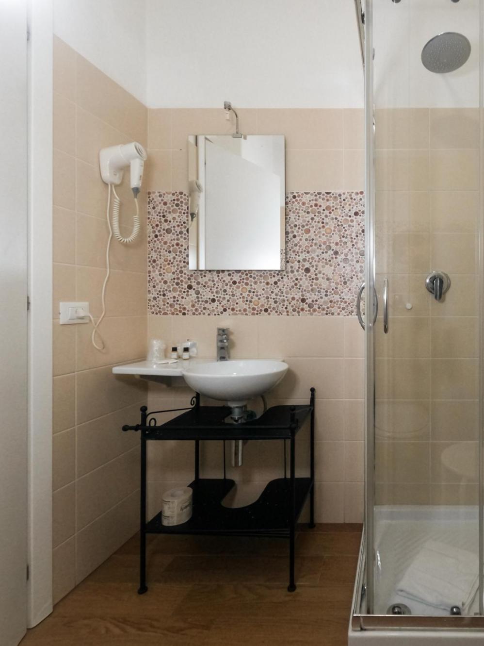 Triple Room with Private Bathroom photo 3