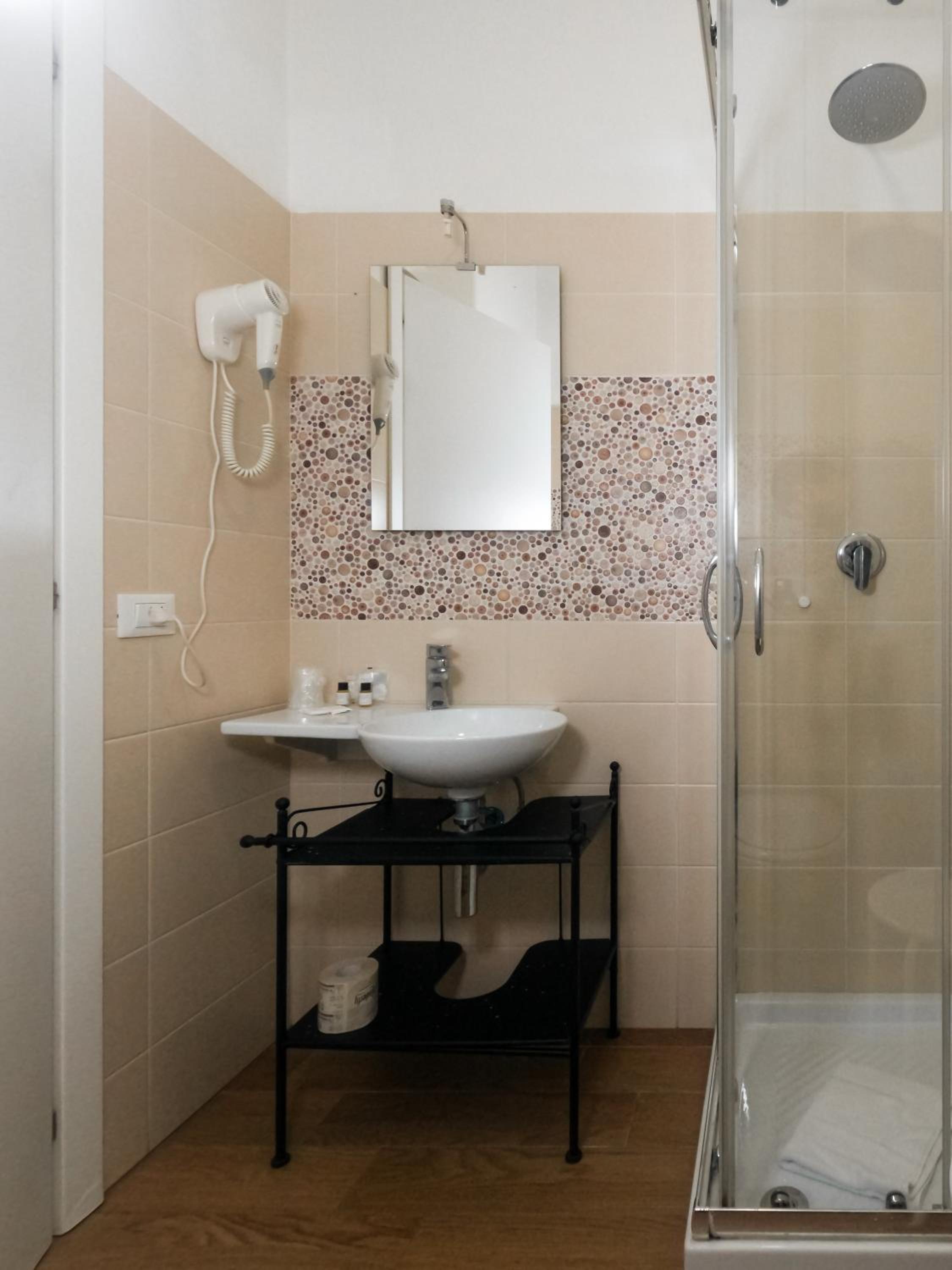 Quadruple Room with Private Bathroom photo 2