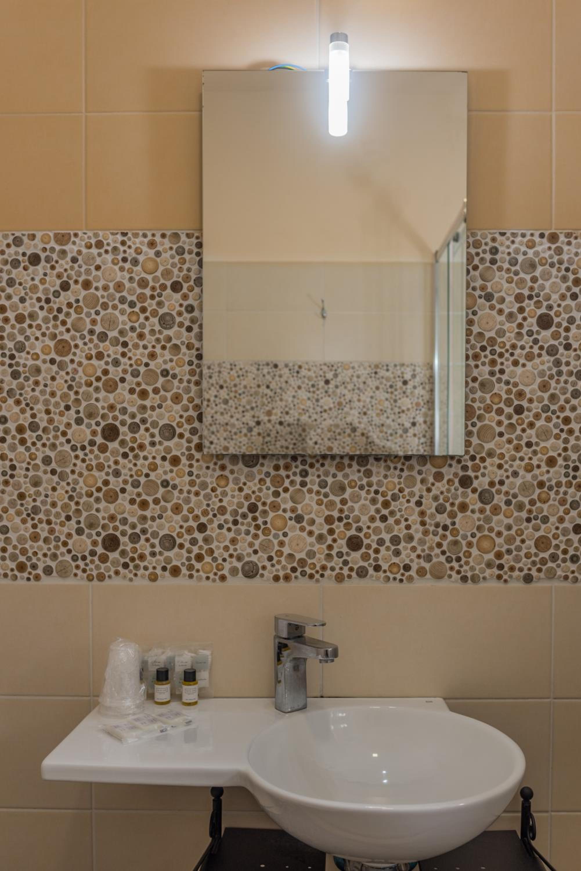 Double Room with Private Bathroom photo 2