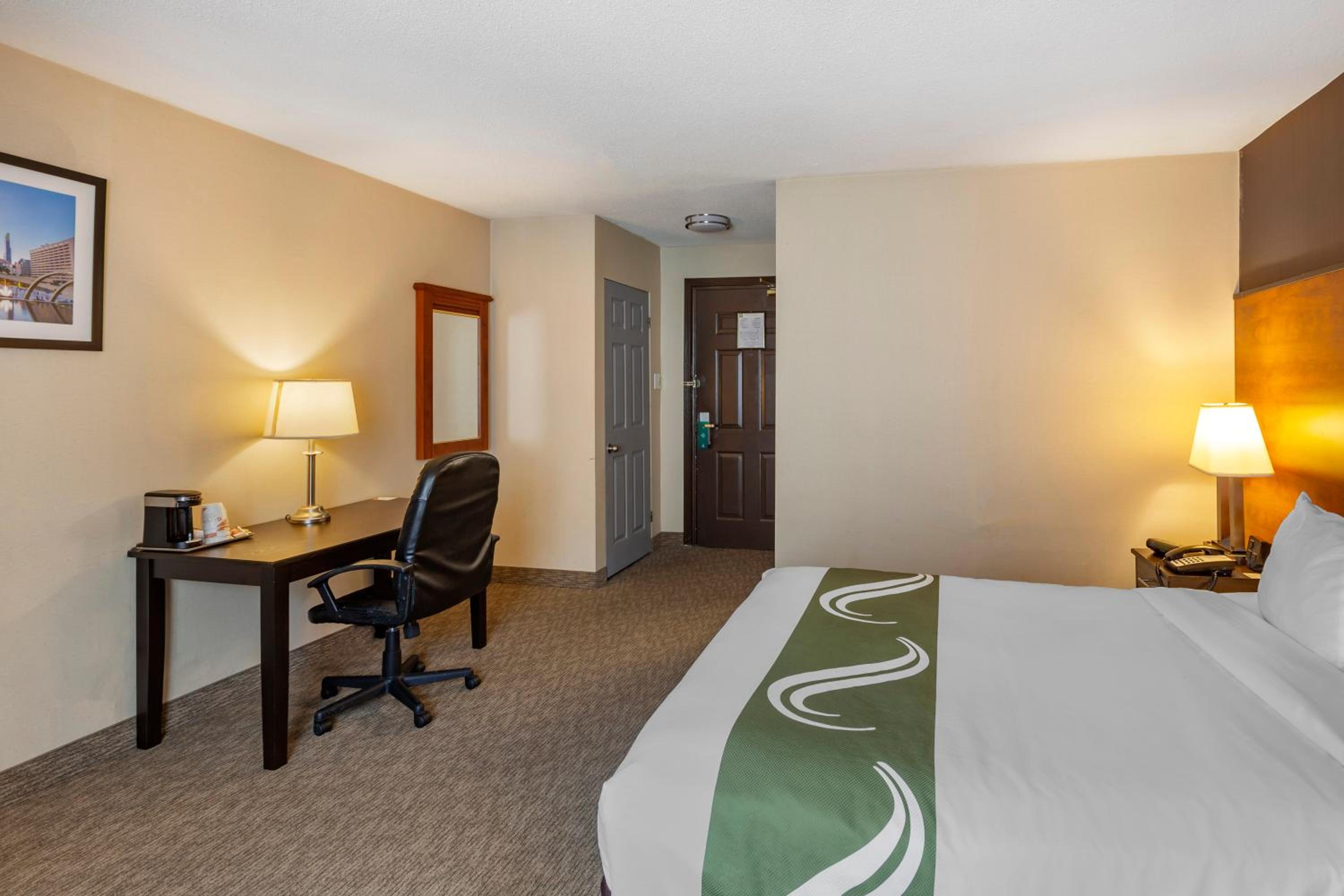 Business King Room - Photo 6
