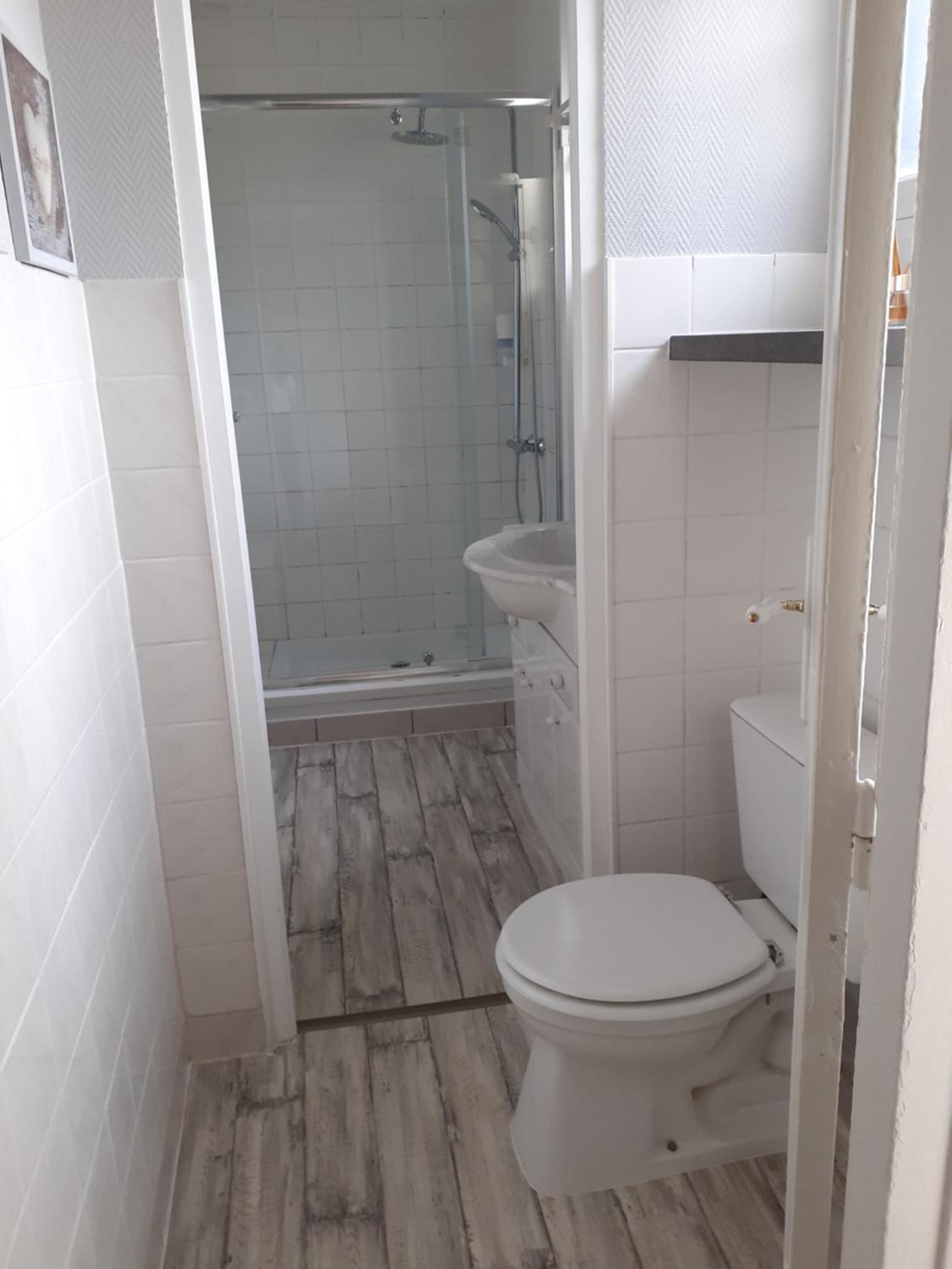Twin Room with Shared Bathroom photo 2