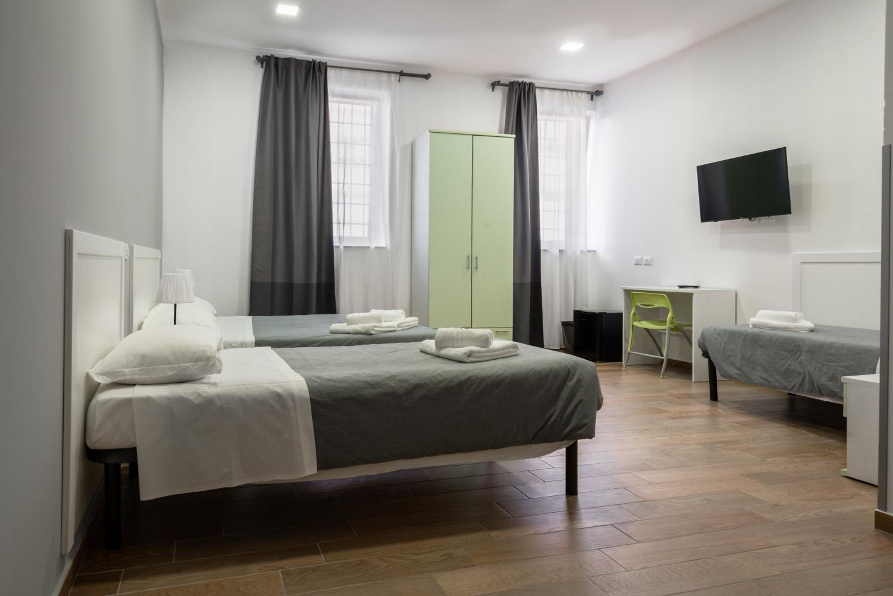 Quadruple Room with Private Bathroom photo 1
