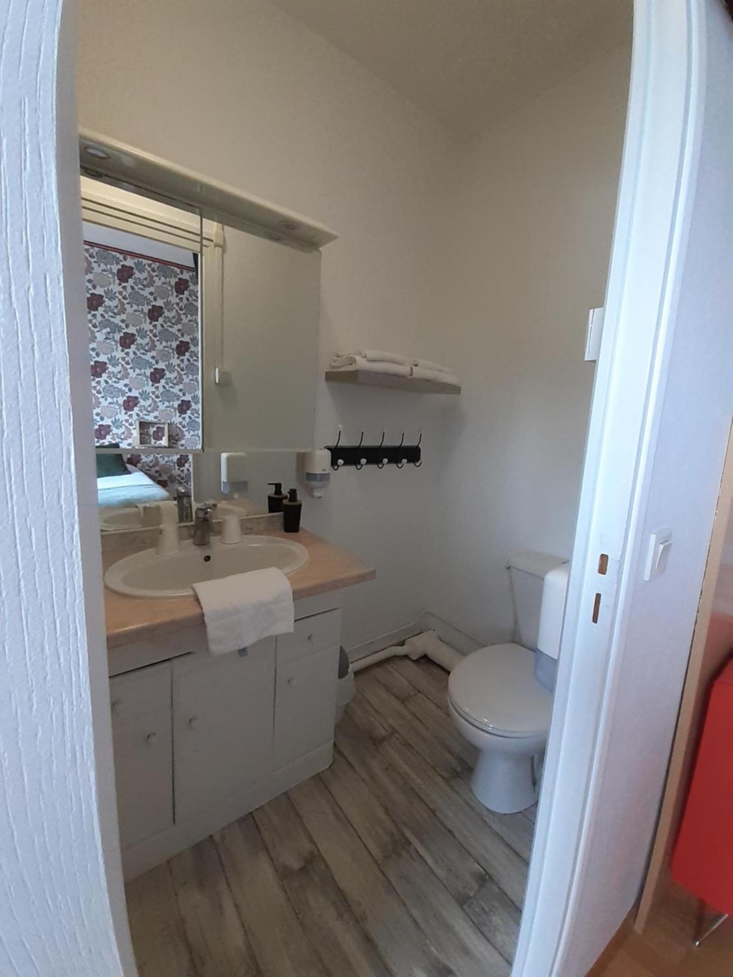 Family Room with Private Bathroom photo 3