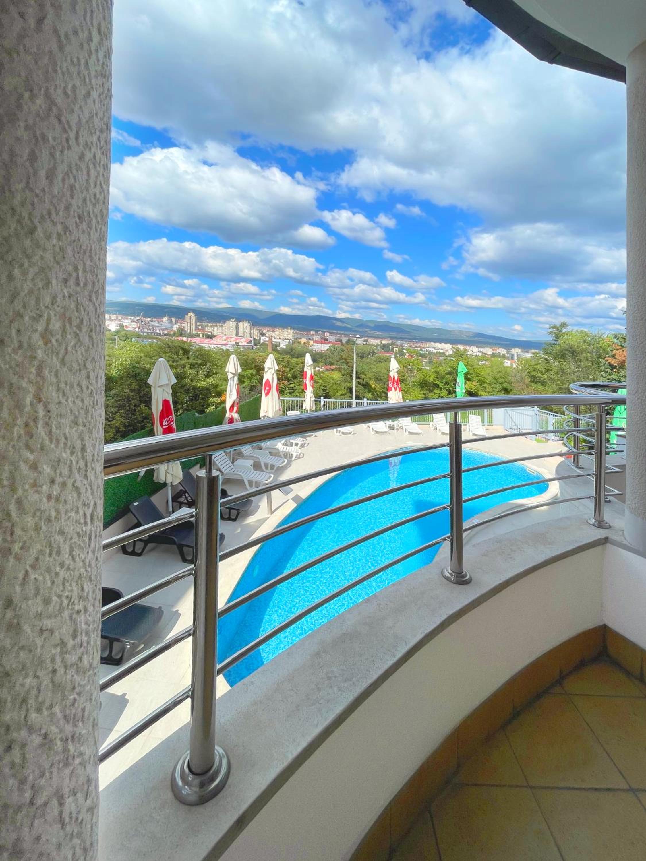 Deluxe Double or Twin Room with Pool View photo 2