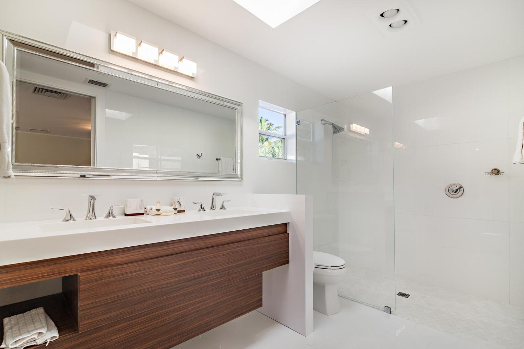 Three-Bedroom Suite photo 2