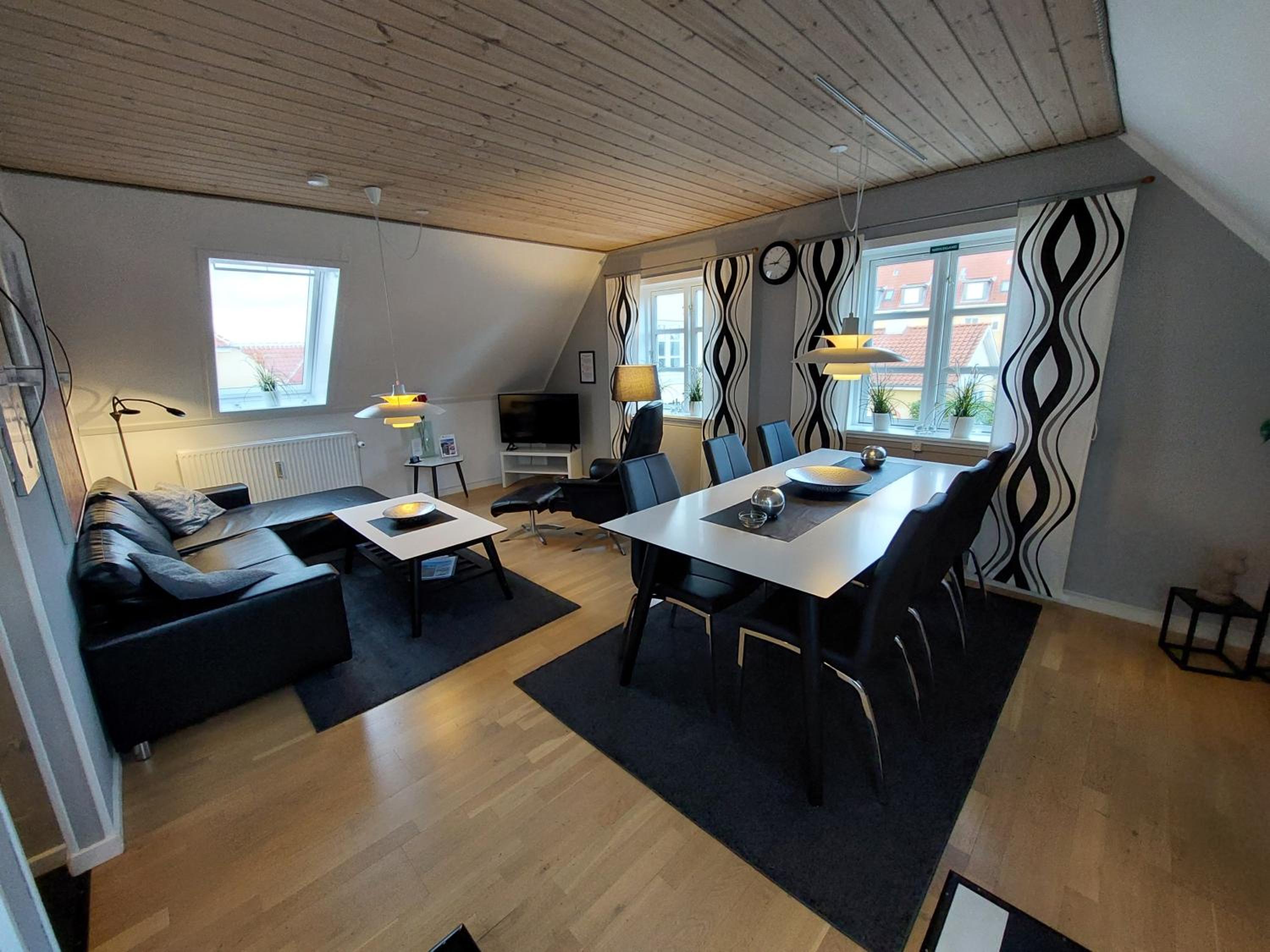 Two-Bedroom Apartment (5 Adults)