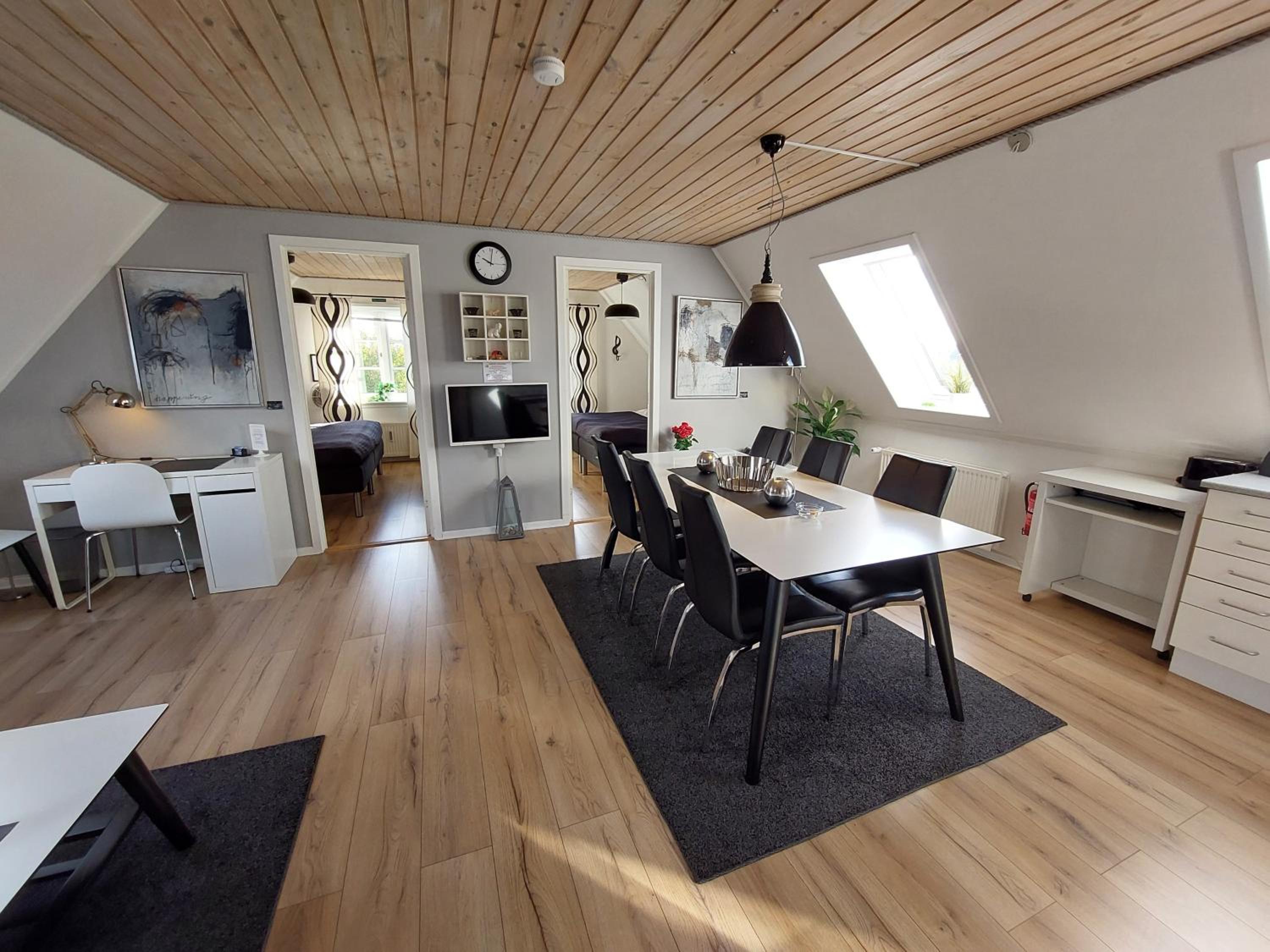 Two-Bedroom Apartment (6 Adults)