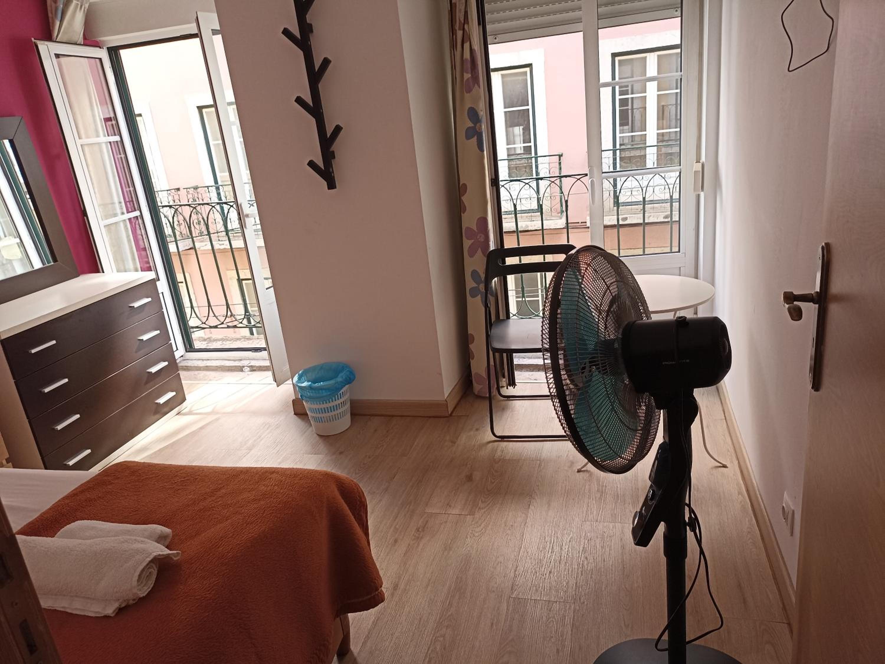 Single Room with Shared Bathroom photo 1