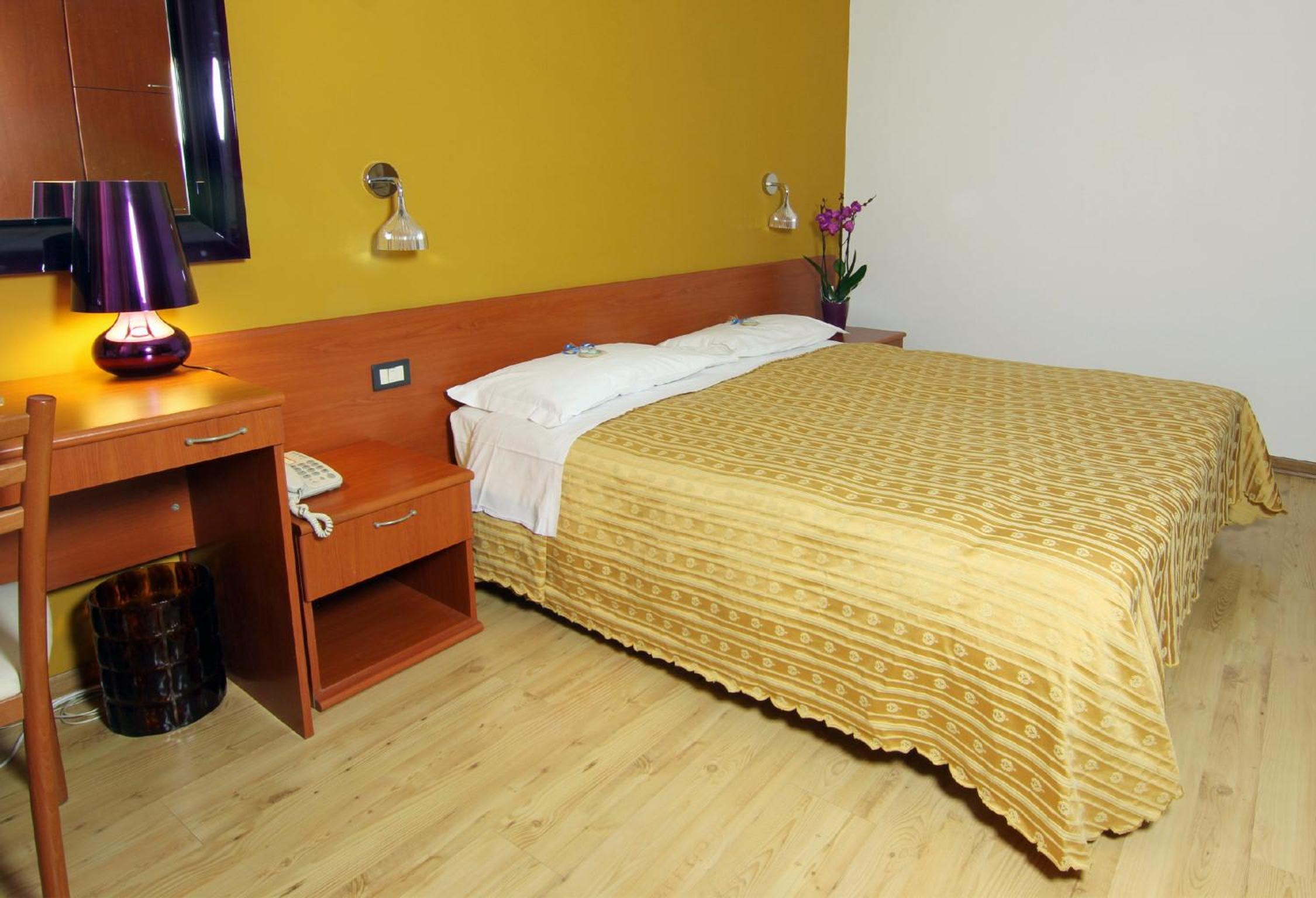 Double Room - Photo 32