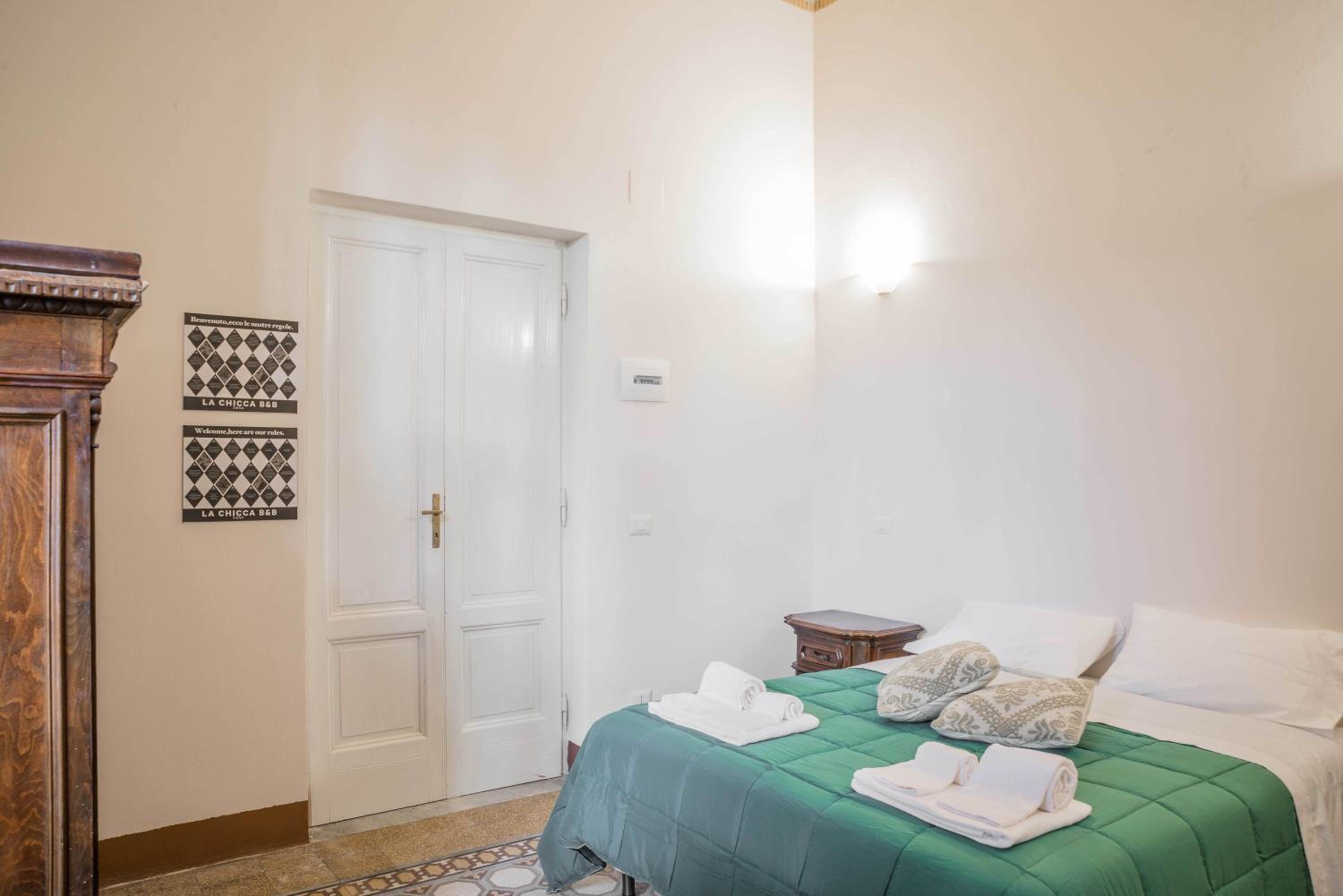 Double Room - Photo 5