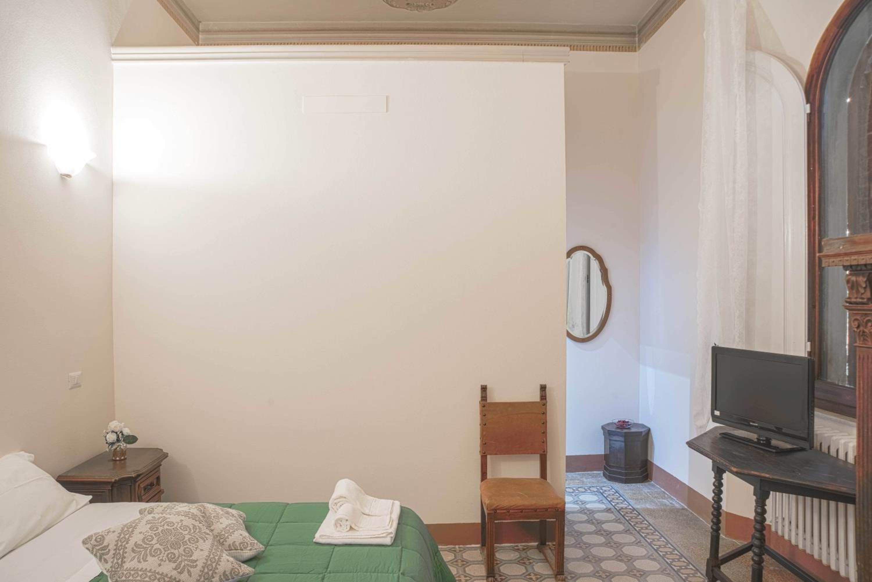 Double Room - Photo 4