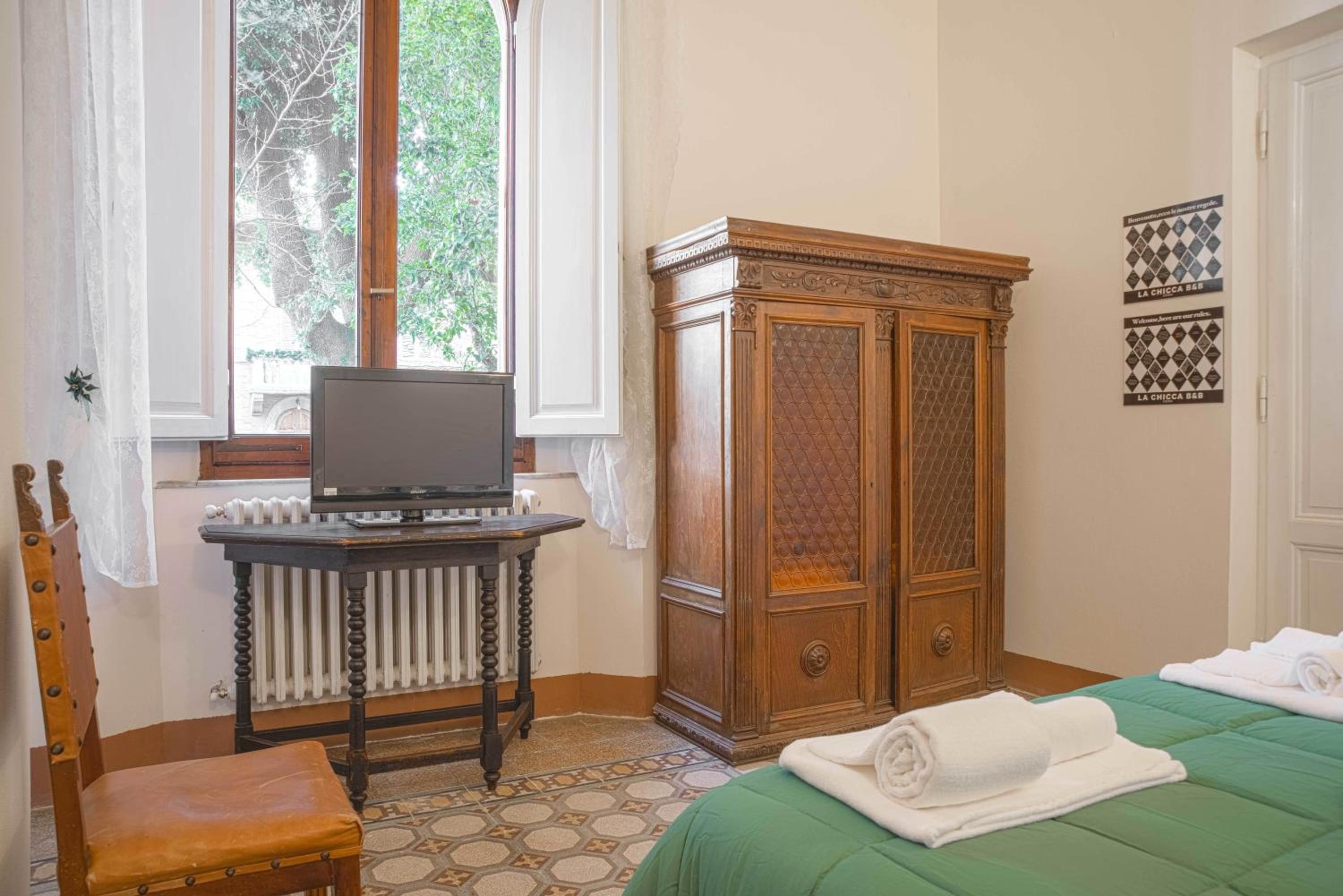 Double Room - Photo 3