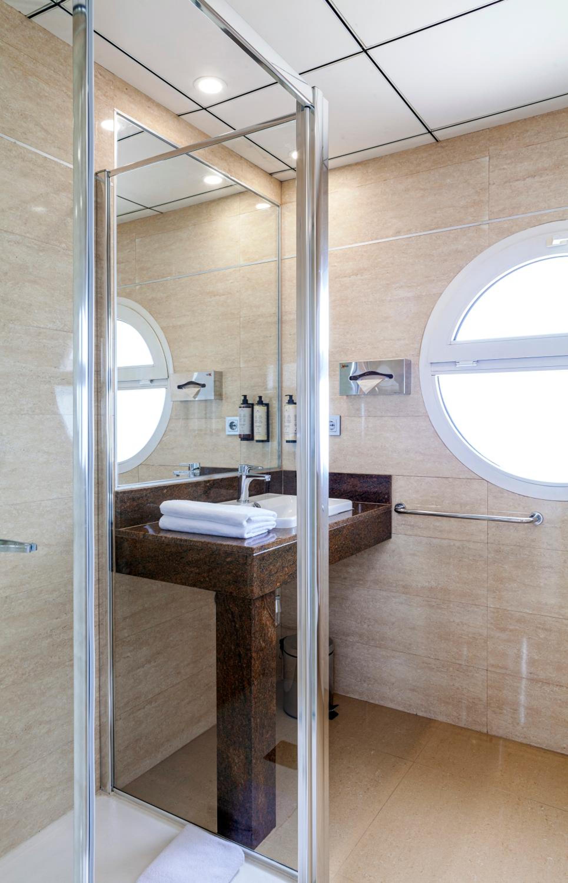 Junior Suite (2 Adults) - Photo 16