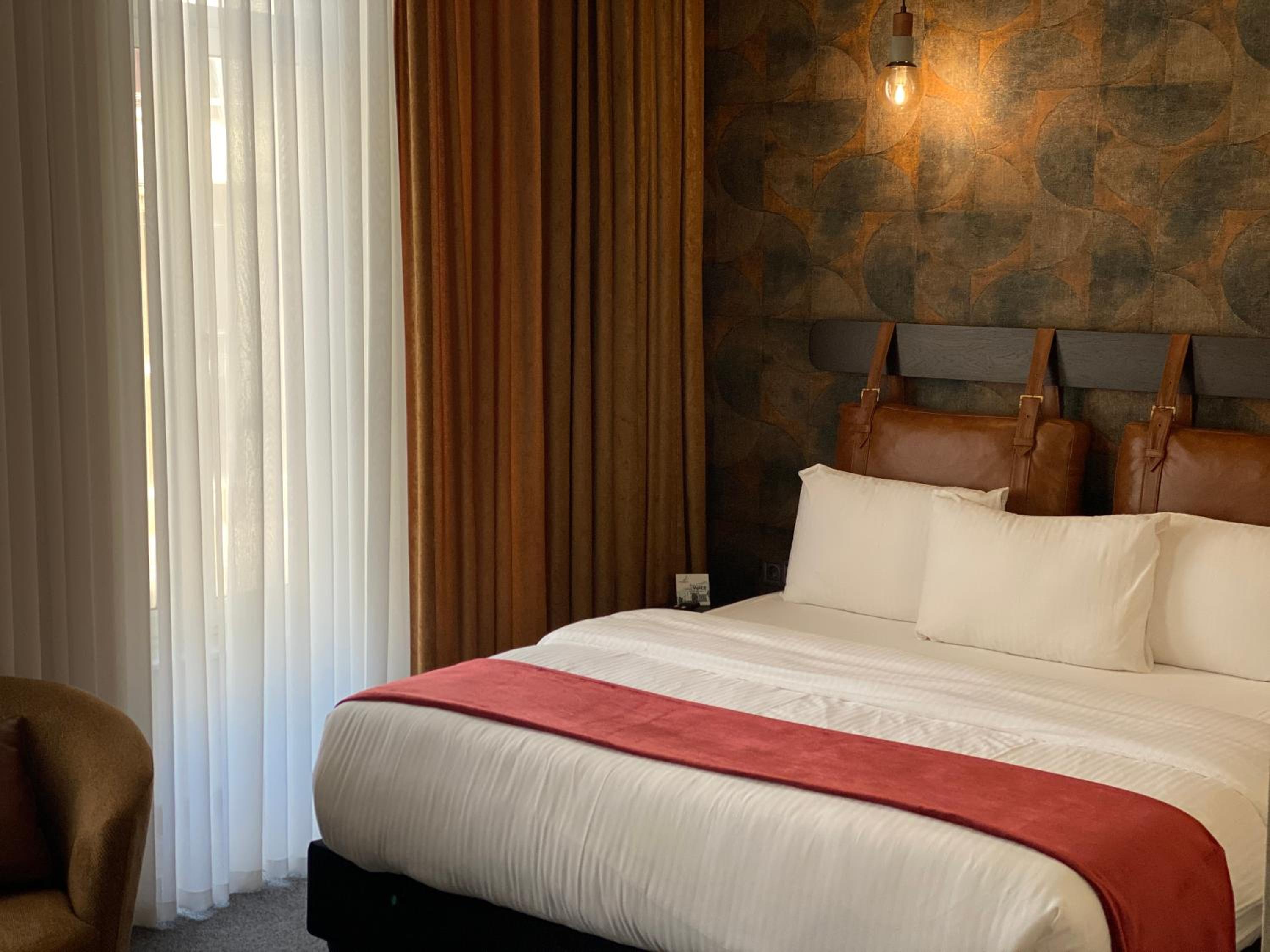 Deluxe King Room - Photo 5
