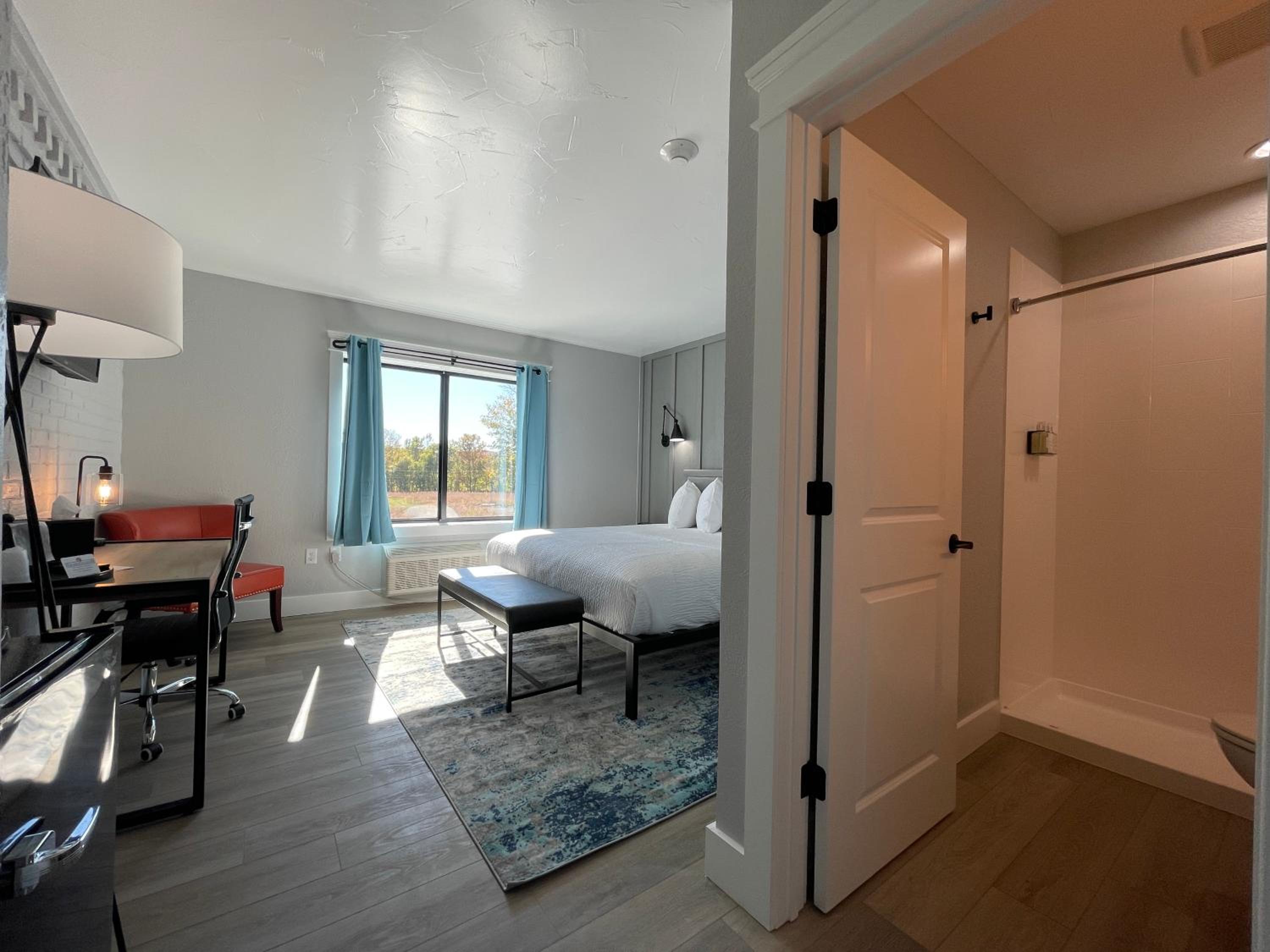 Deluxe King Room photo 1