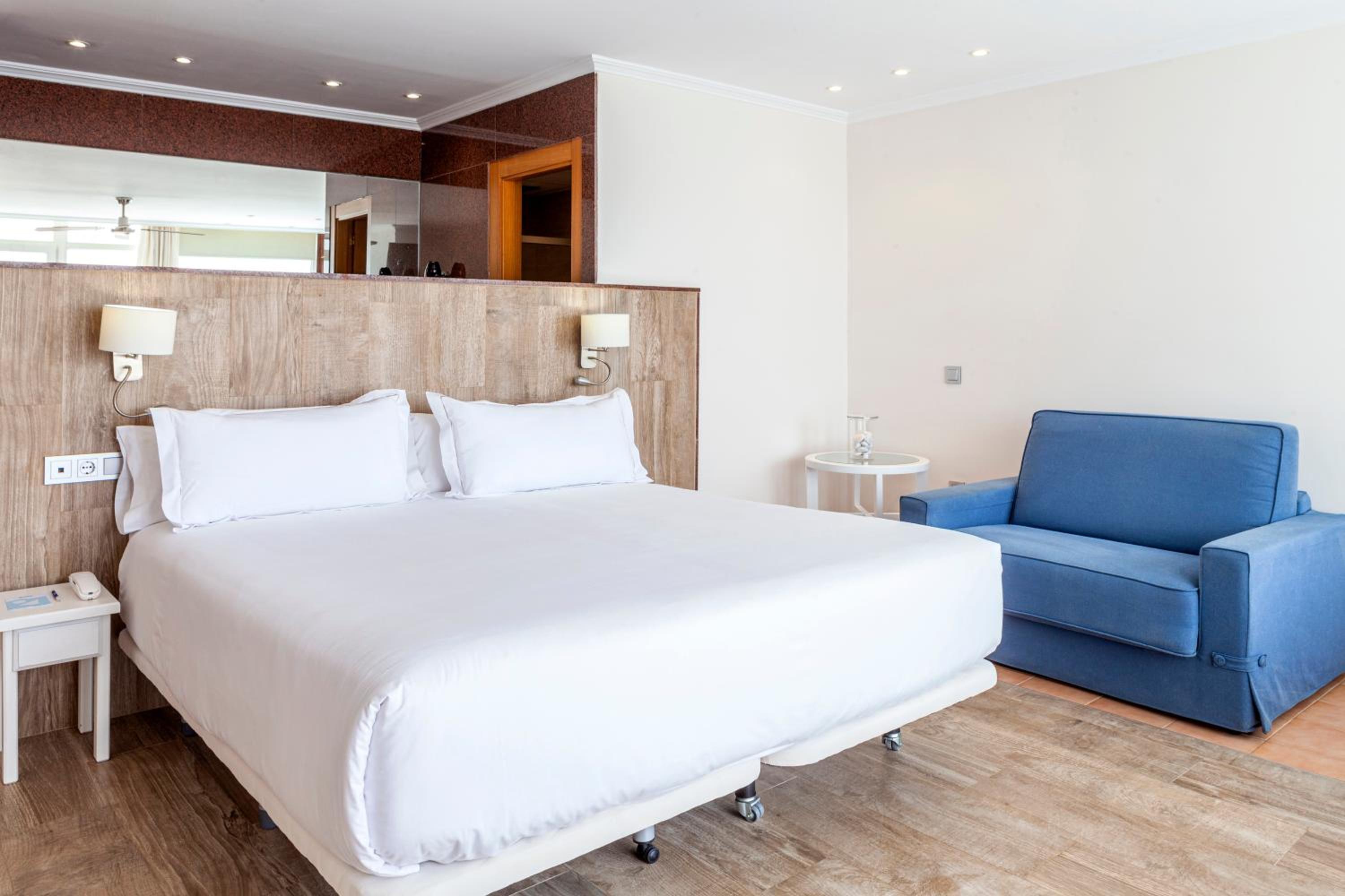 Suite with Pool Access photo 2