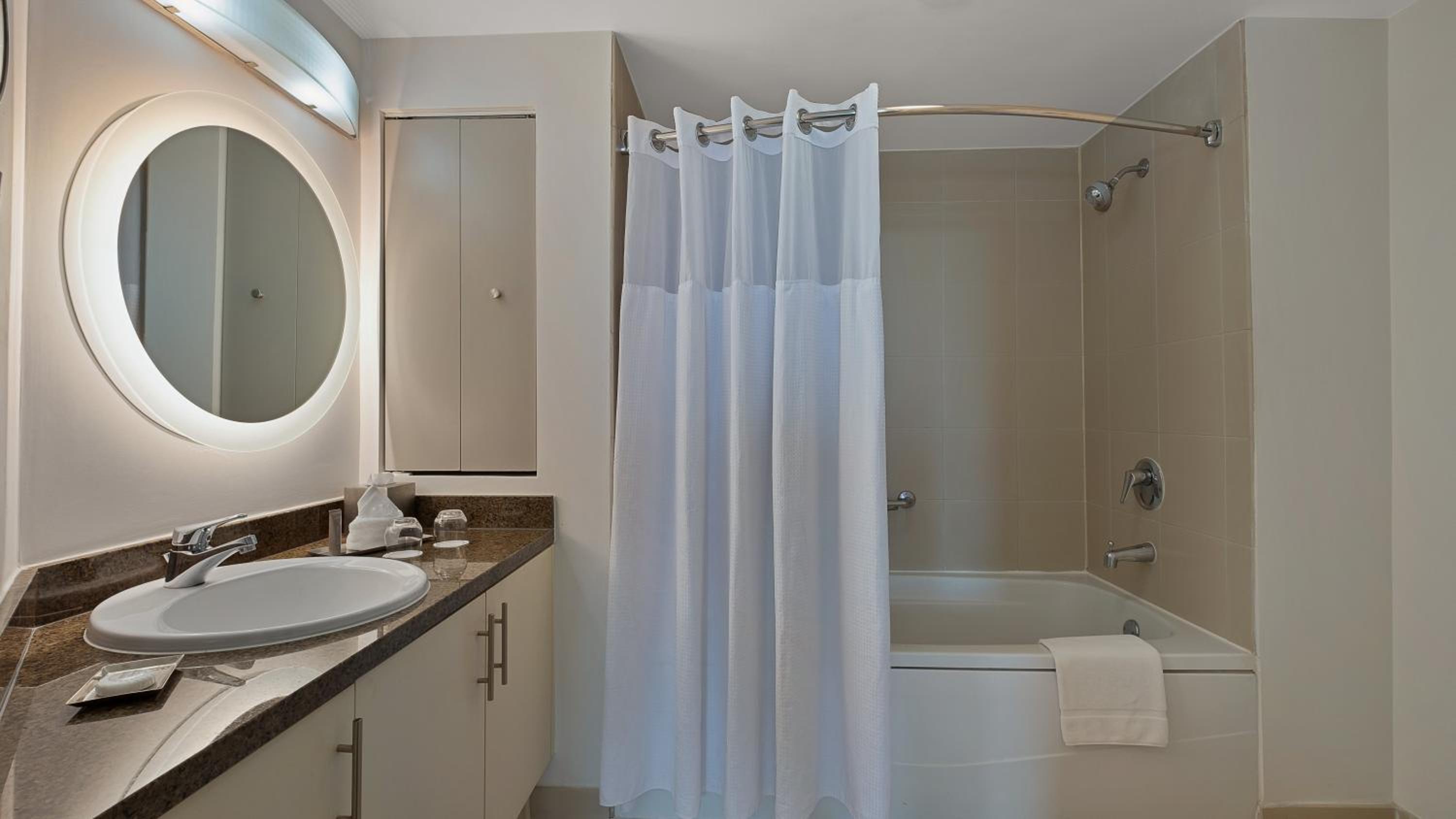King Room with Balcony and Bay View photo 3