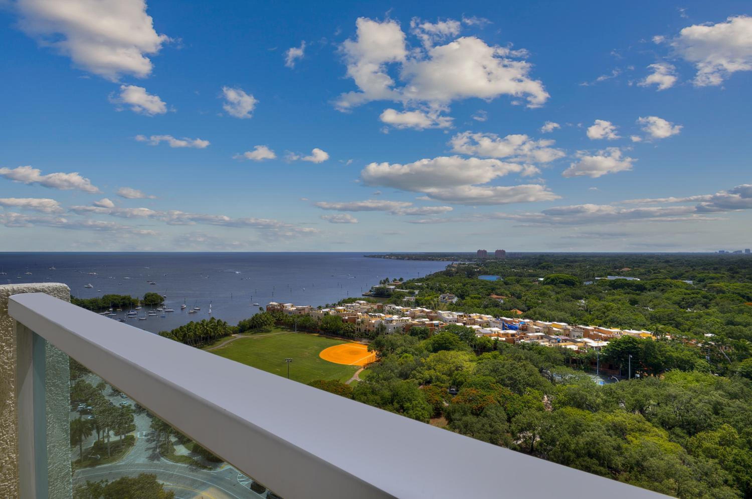 King Room with Balcony and Bay View photo 2