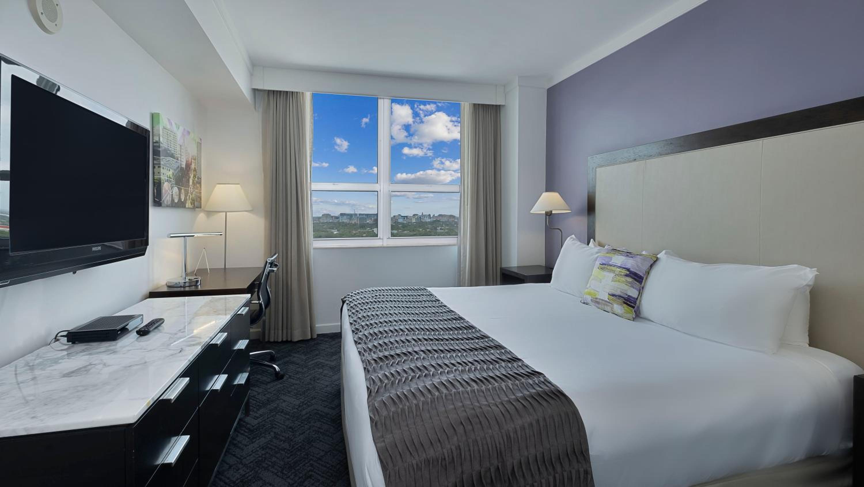 King Suite with Sofa Bed and Balcony - City View photo 1