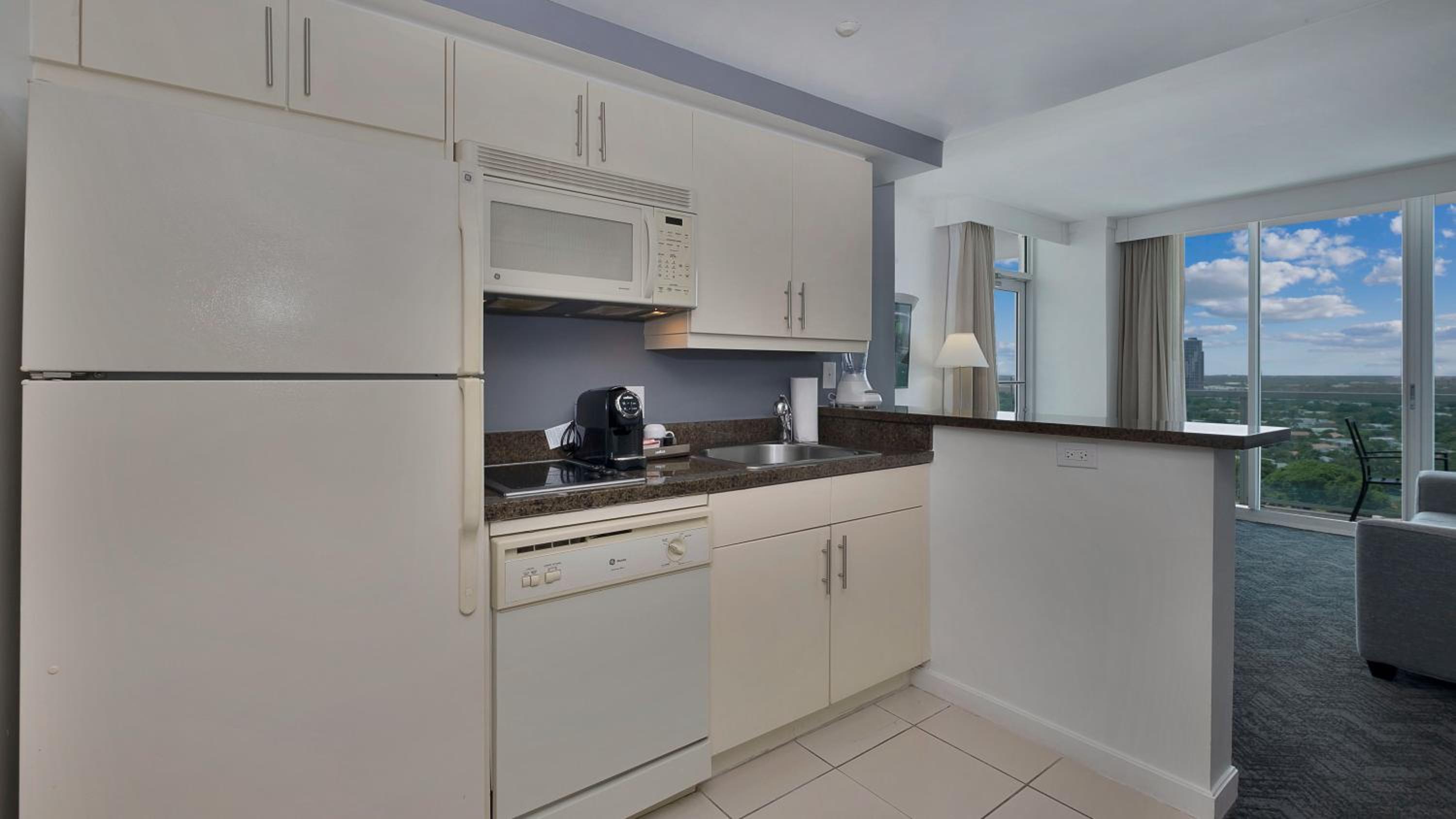 King Suite with Sofa Bed and Balcony - City View photo 3