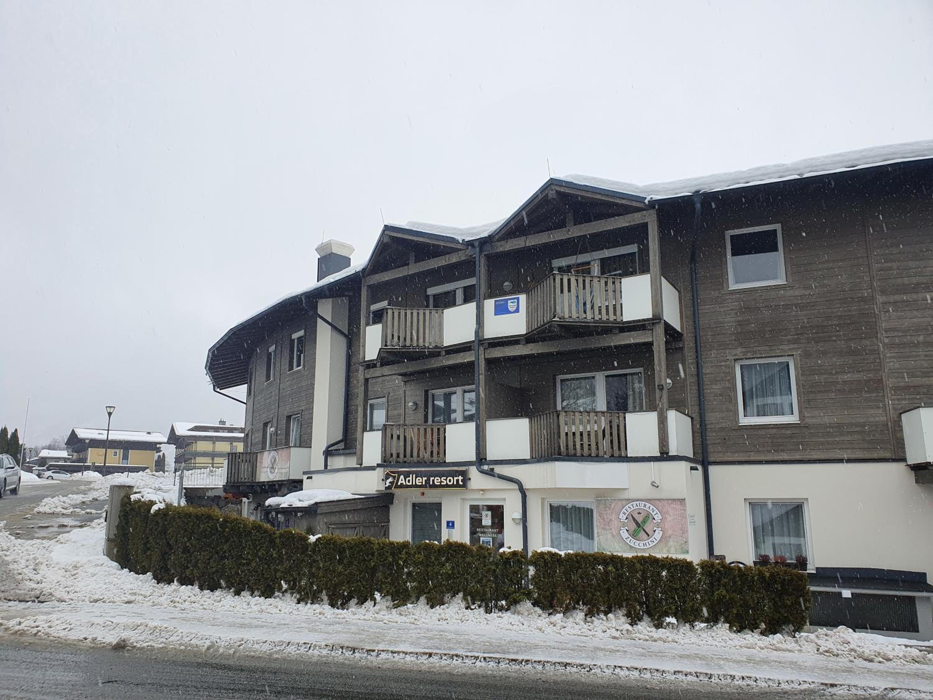 Three-Bedroom Apartment with Two Balconies photo 2