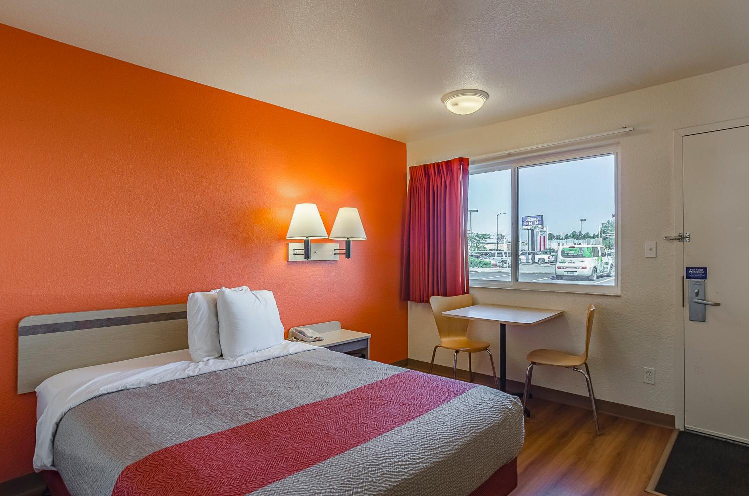 1 Queen Bed | ADA/RI Shower/Non-Smoking