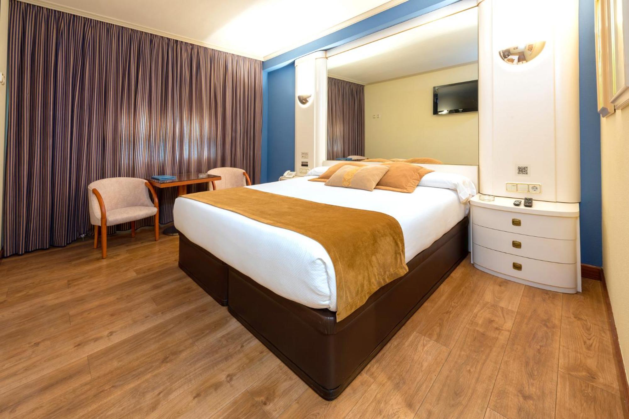 Habitación Doble con Bañera de Hidromasaje