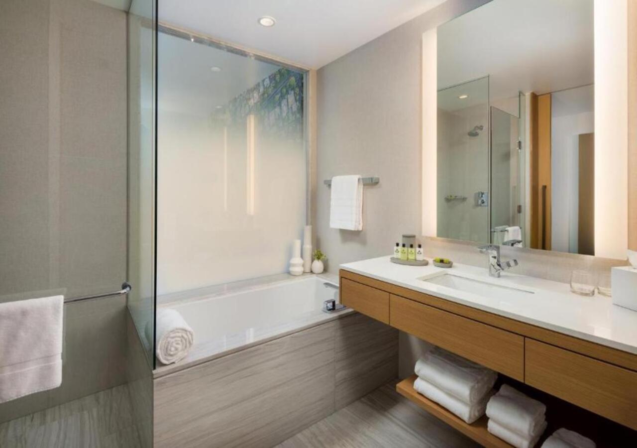 Classic King Room with City View - Photo 2