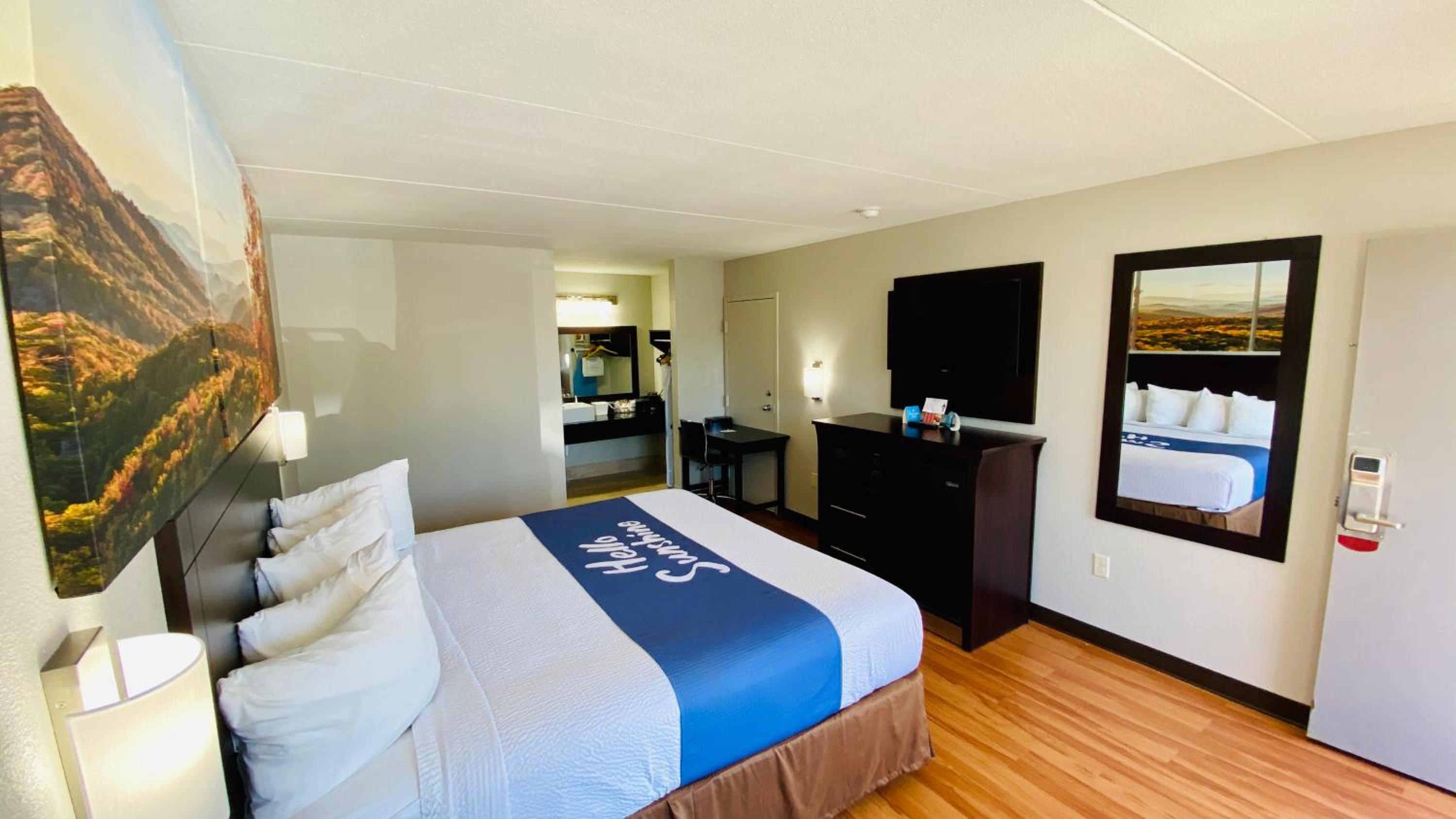King Room - Non-Smoking photo 3