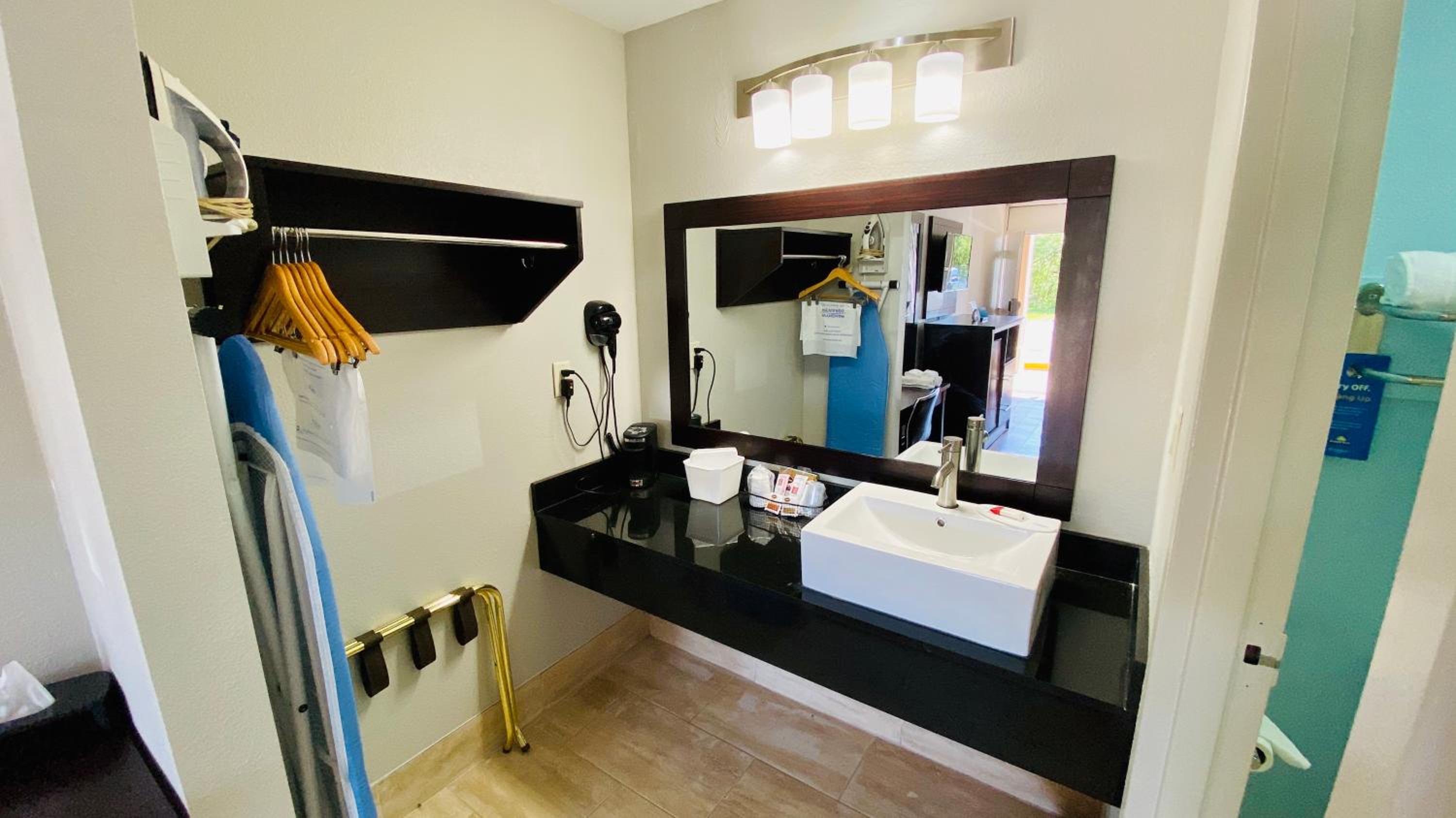 King Studio Suite - Non-Smoking photo 2