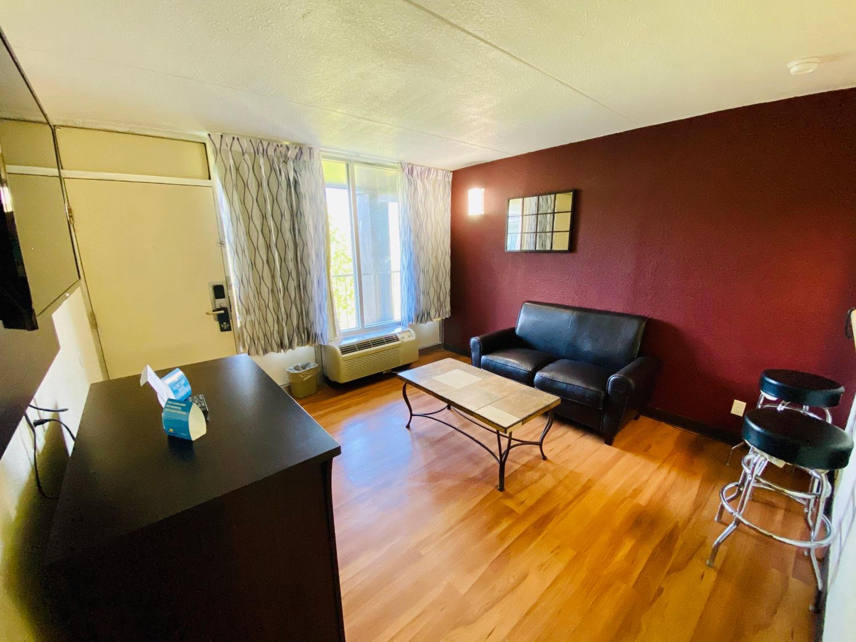 King Studio Suite - Non-Smoking photo 3