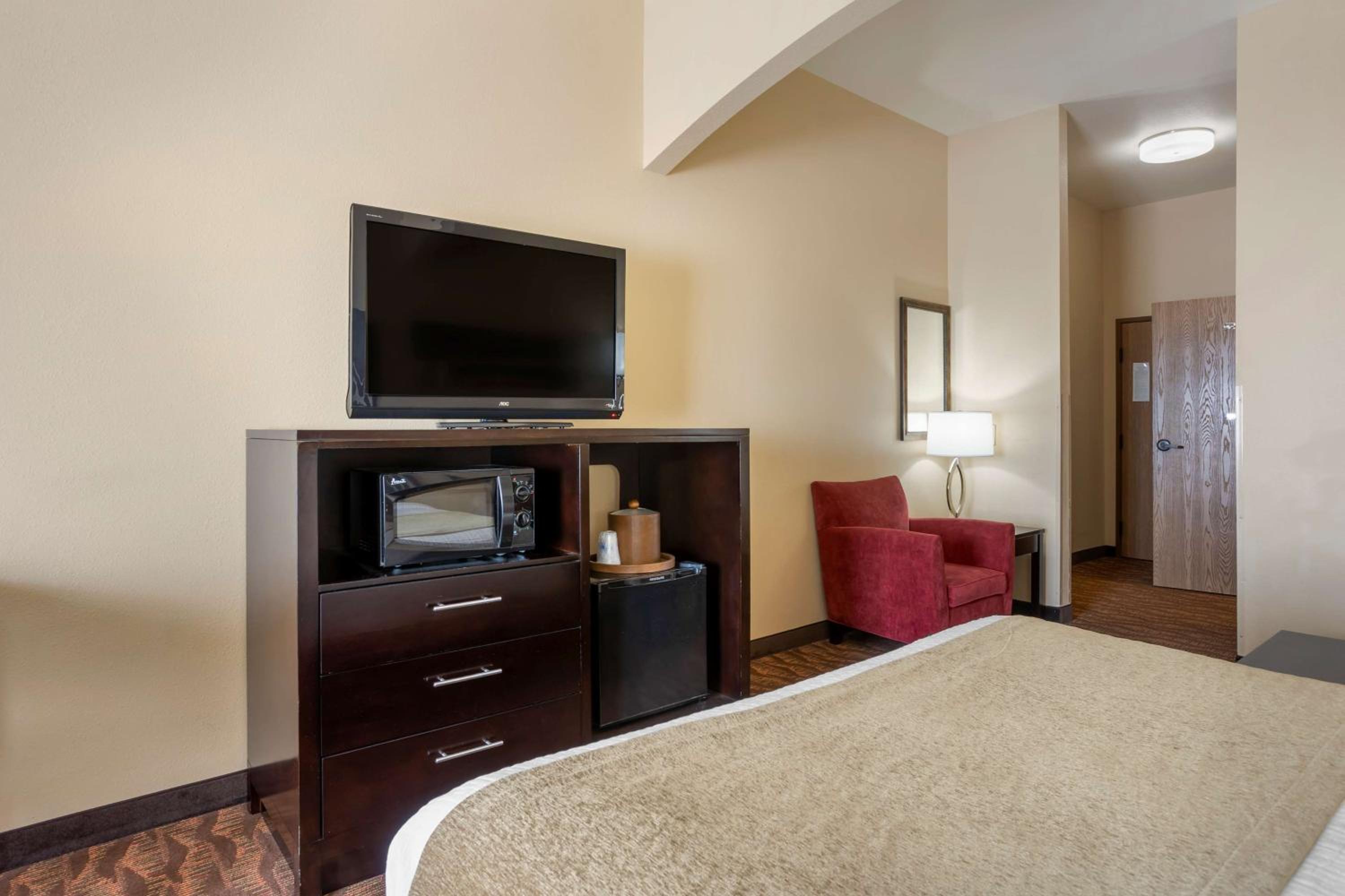 Queen Room - Mobility Accessible with Roll-In Shower photo 2