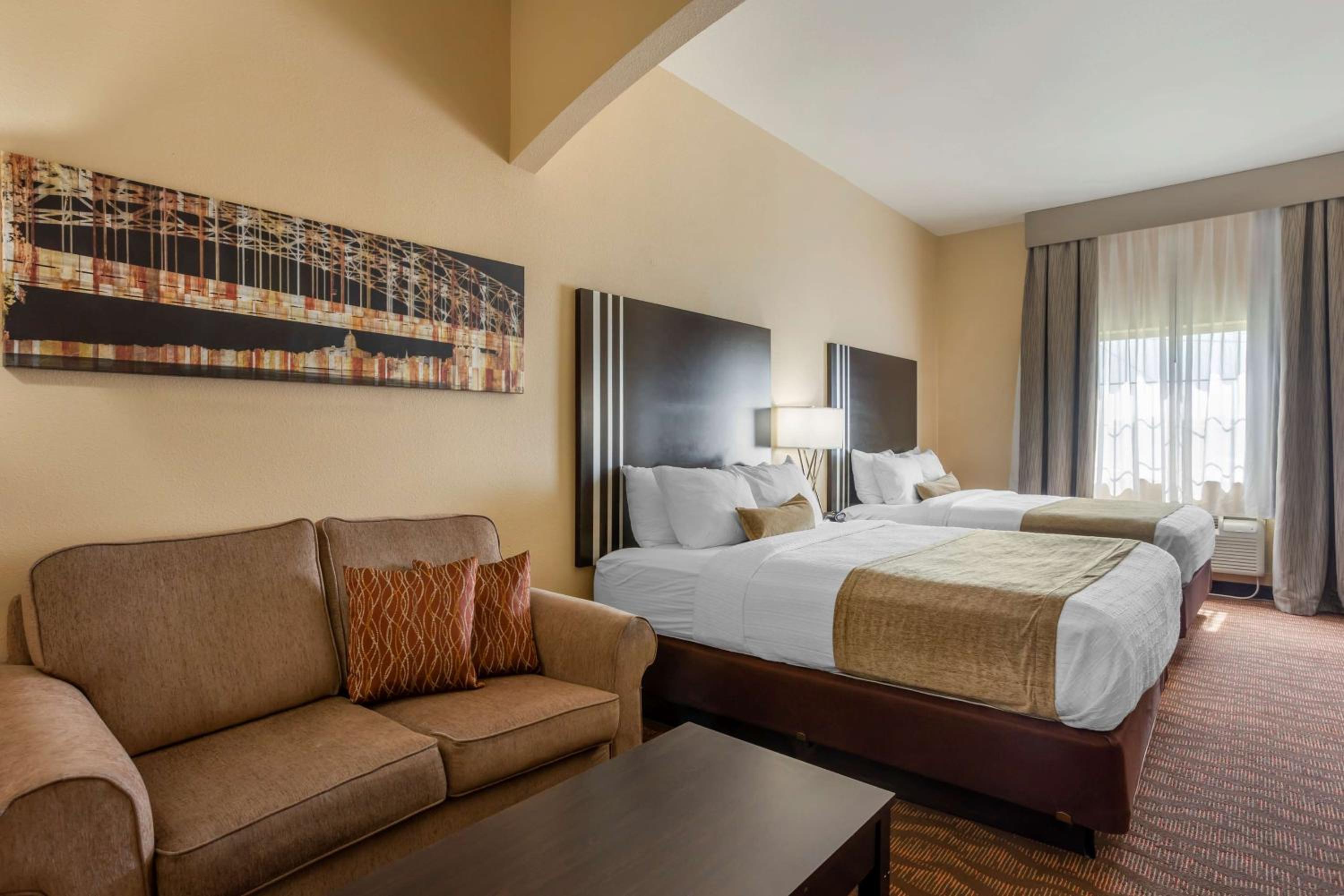 Queen Room with Two Queen Beds and Bath Tub - Disability Access/Non-Smoking  photo 1