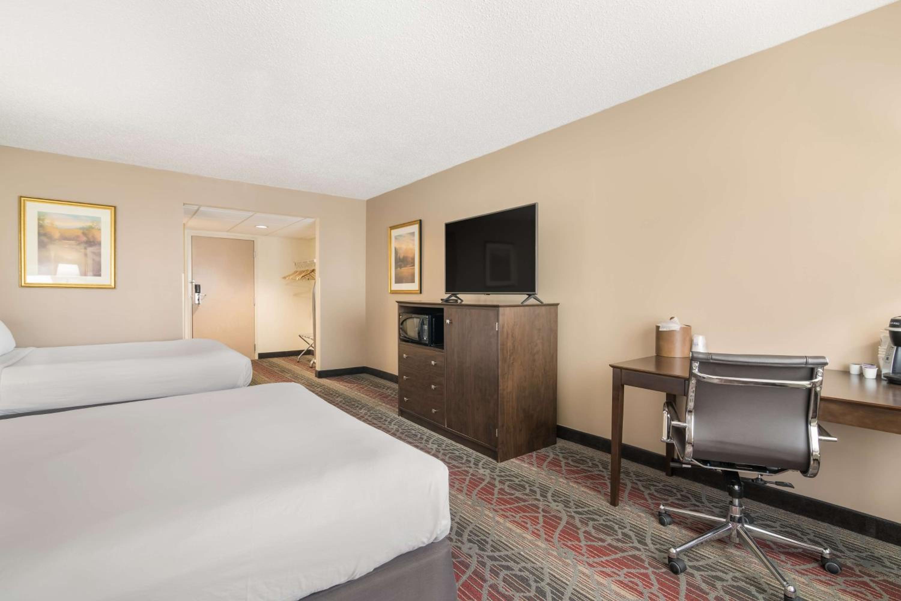 Queen Room with Two Queen Beds - Ground Floor/Pet Friendly photo 3