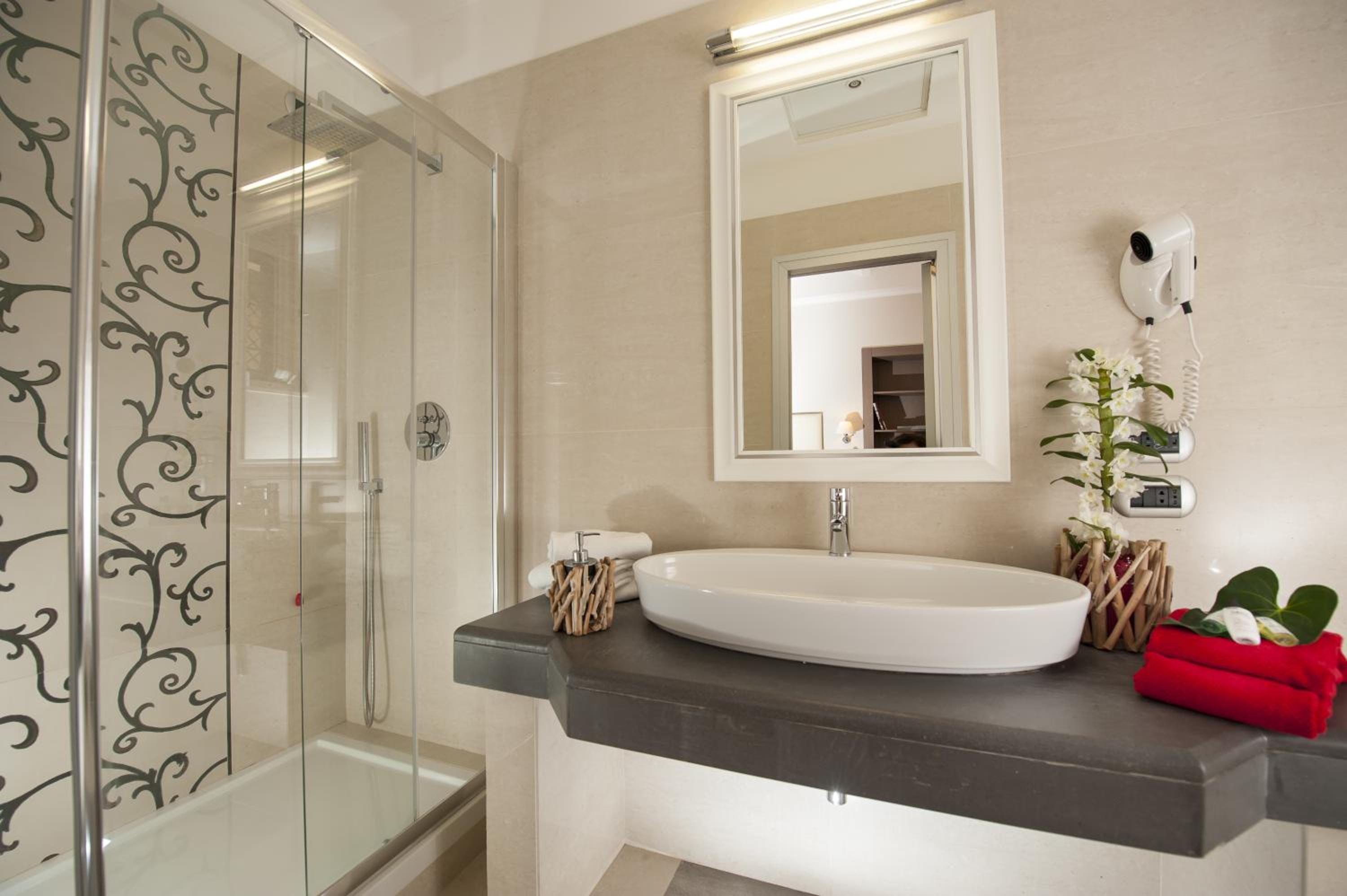 Double Room thumbnail 5