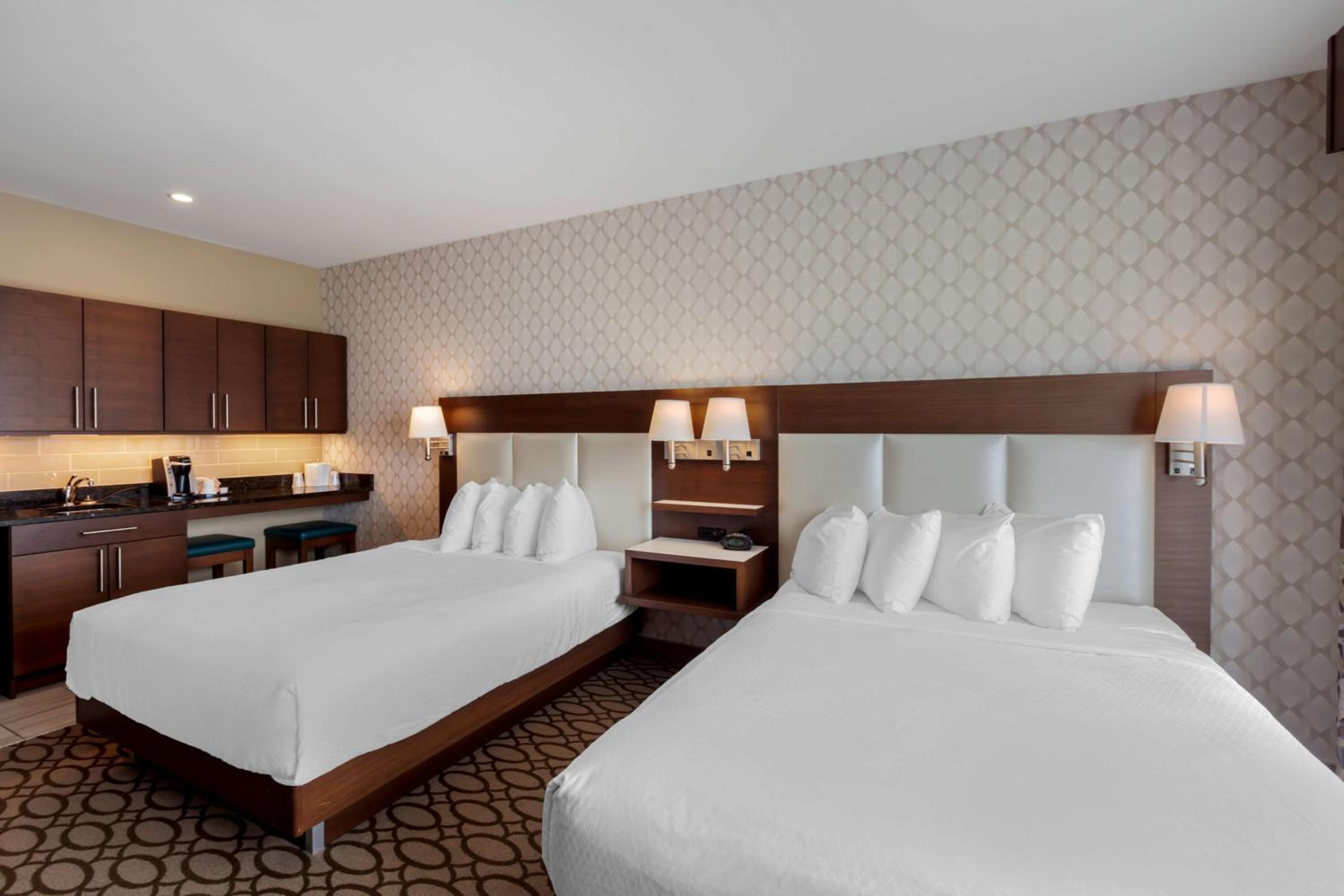 Queen Room with Two Queen Beds with Kitchenette- Non-Smoking