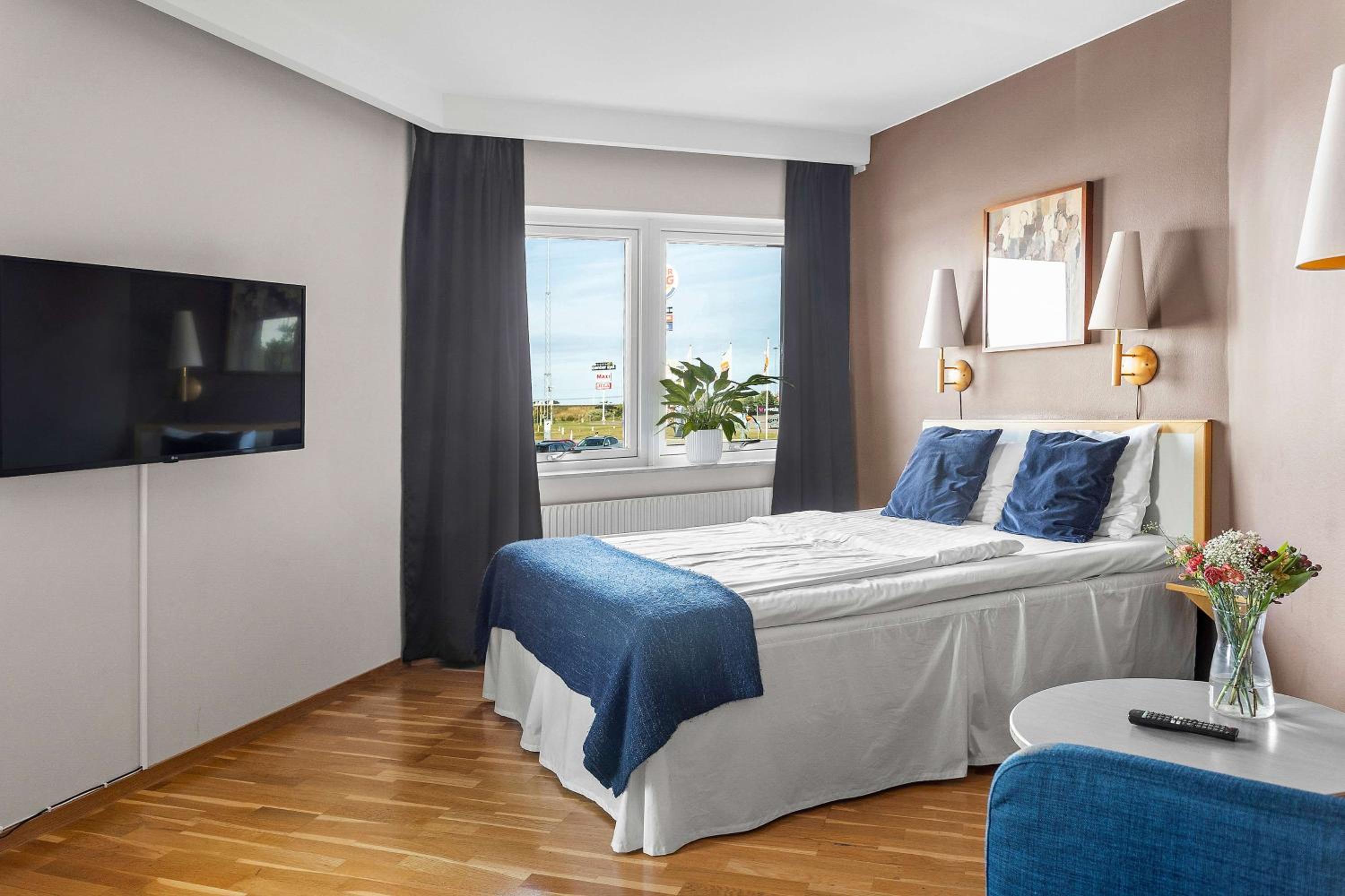 Double Room - Non-Smoking  - Photo 4