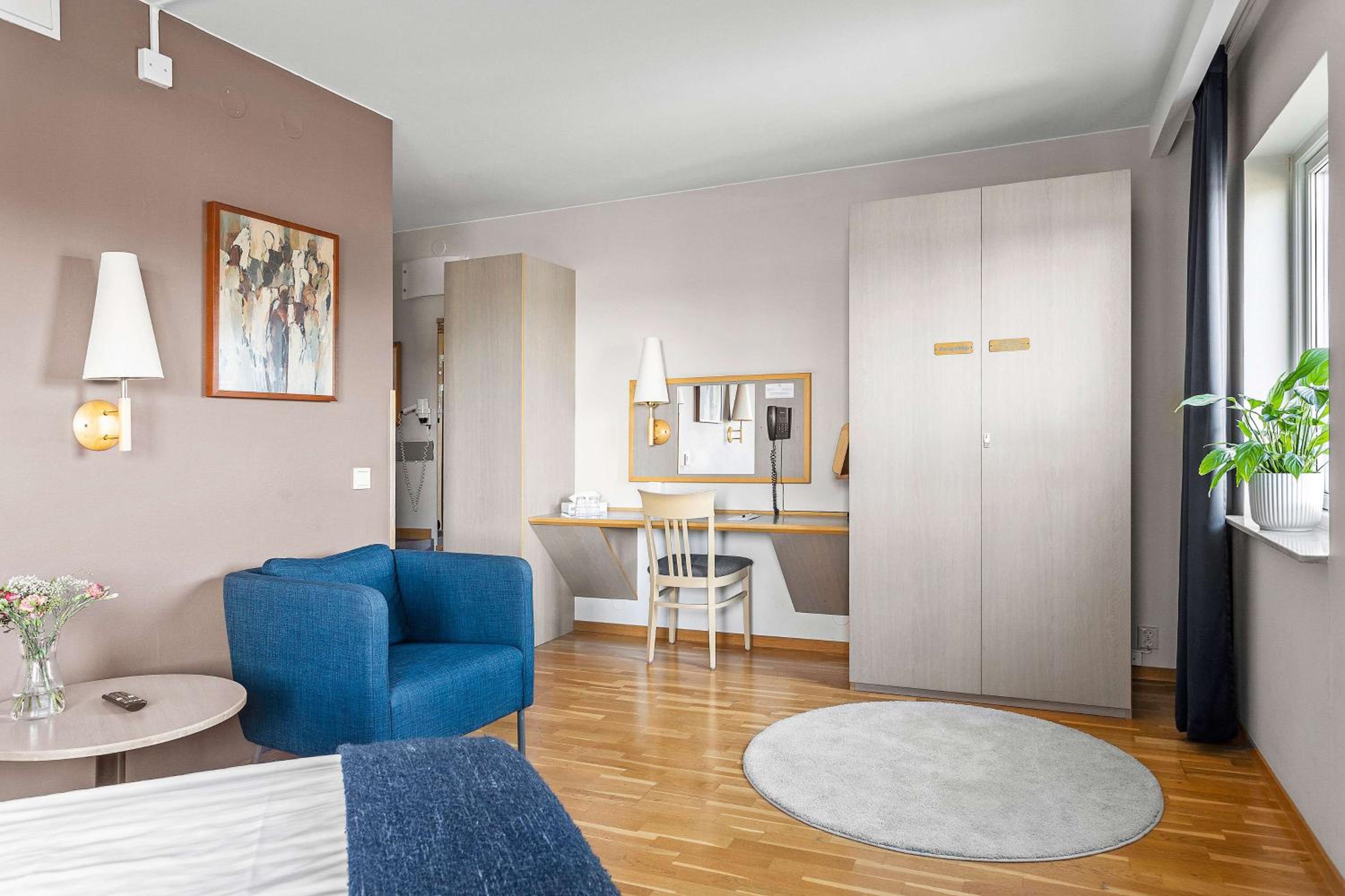 Double Room - Non-Smoking  - Photo 3