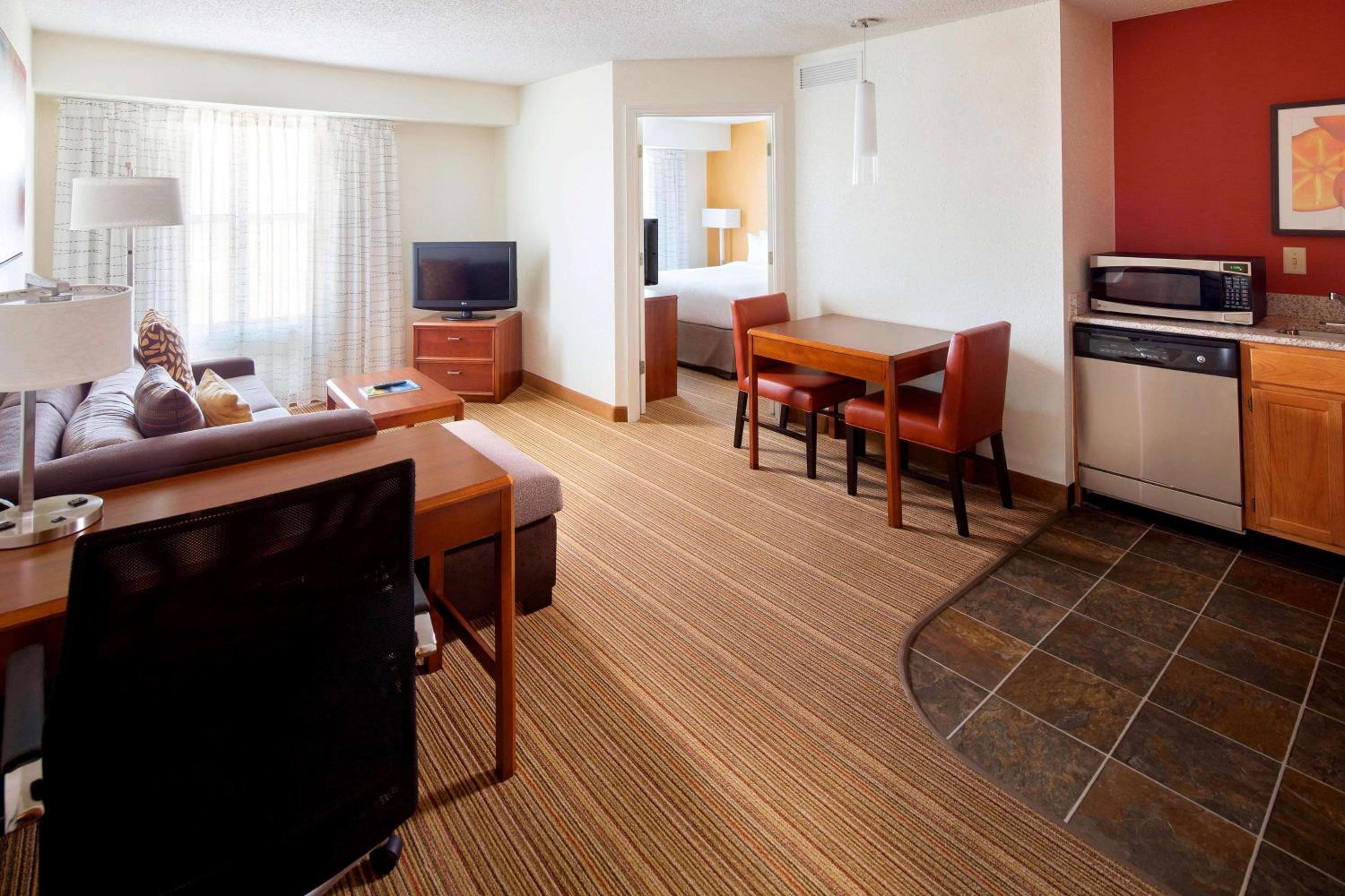 One Bedroom Suite Queen - Photo 1