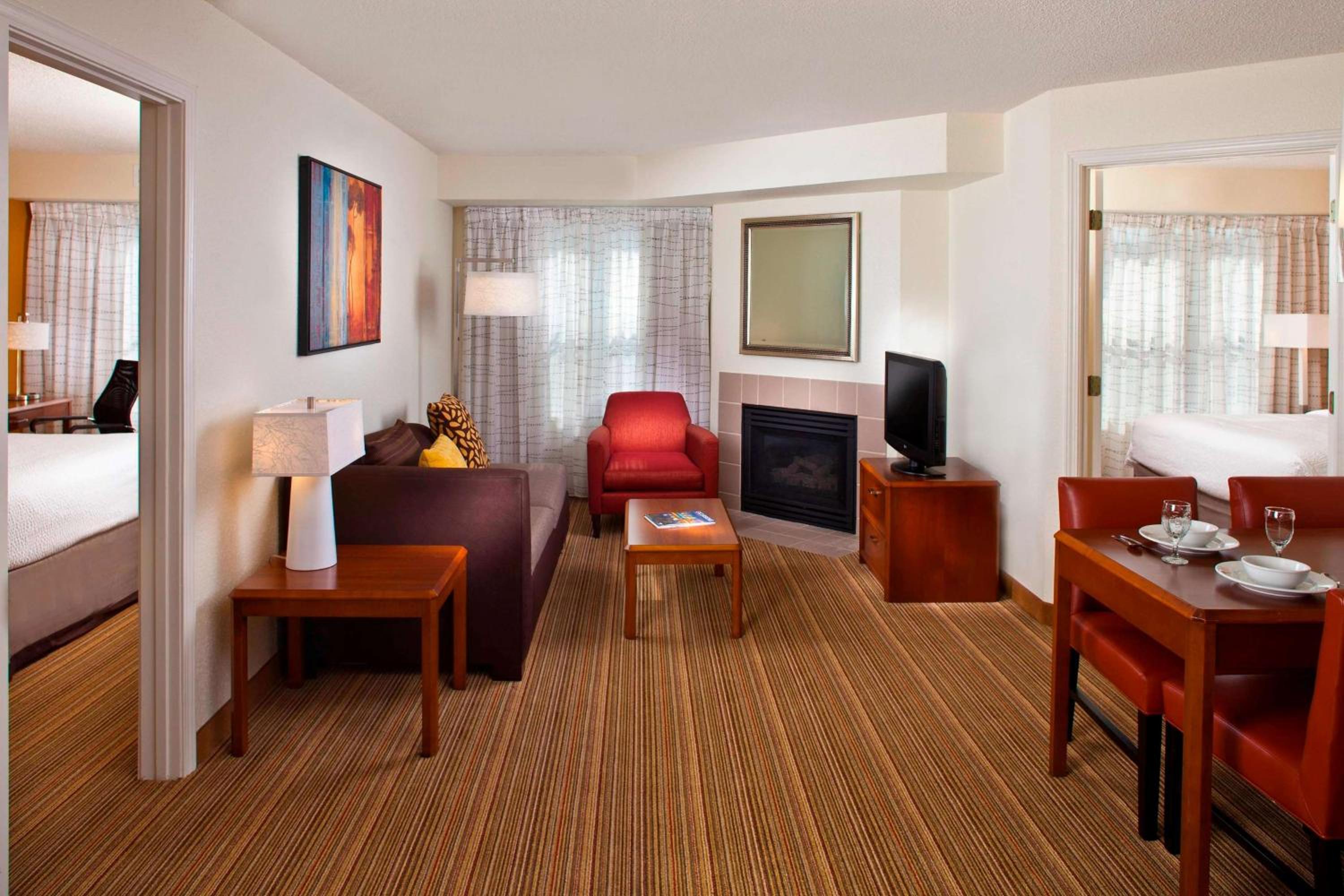 Two Bedroom Suite - Queen in Each - Photo 1