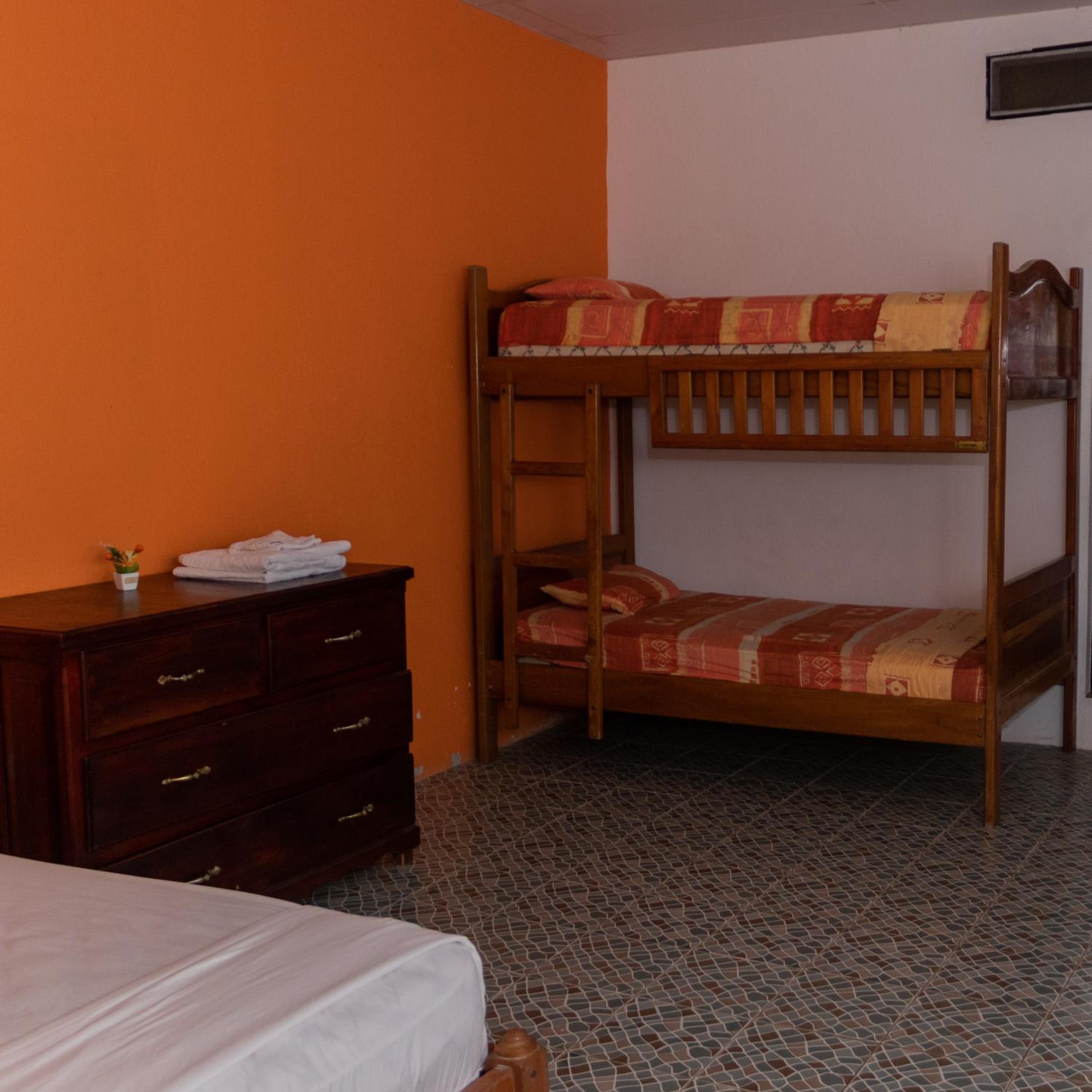 Quadruple Room with Private Bathroom photo 2