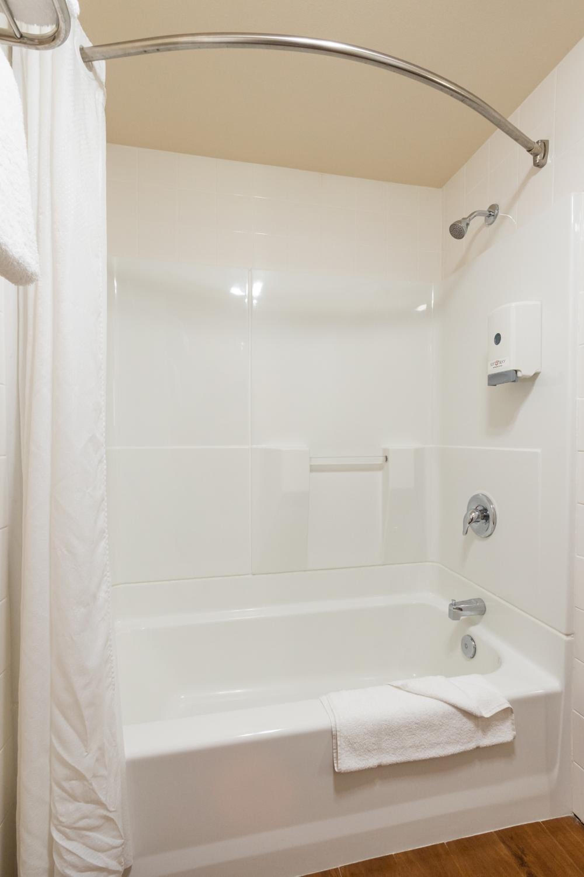 Standard King Room (Ground Level) - Photo 2