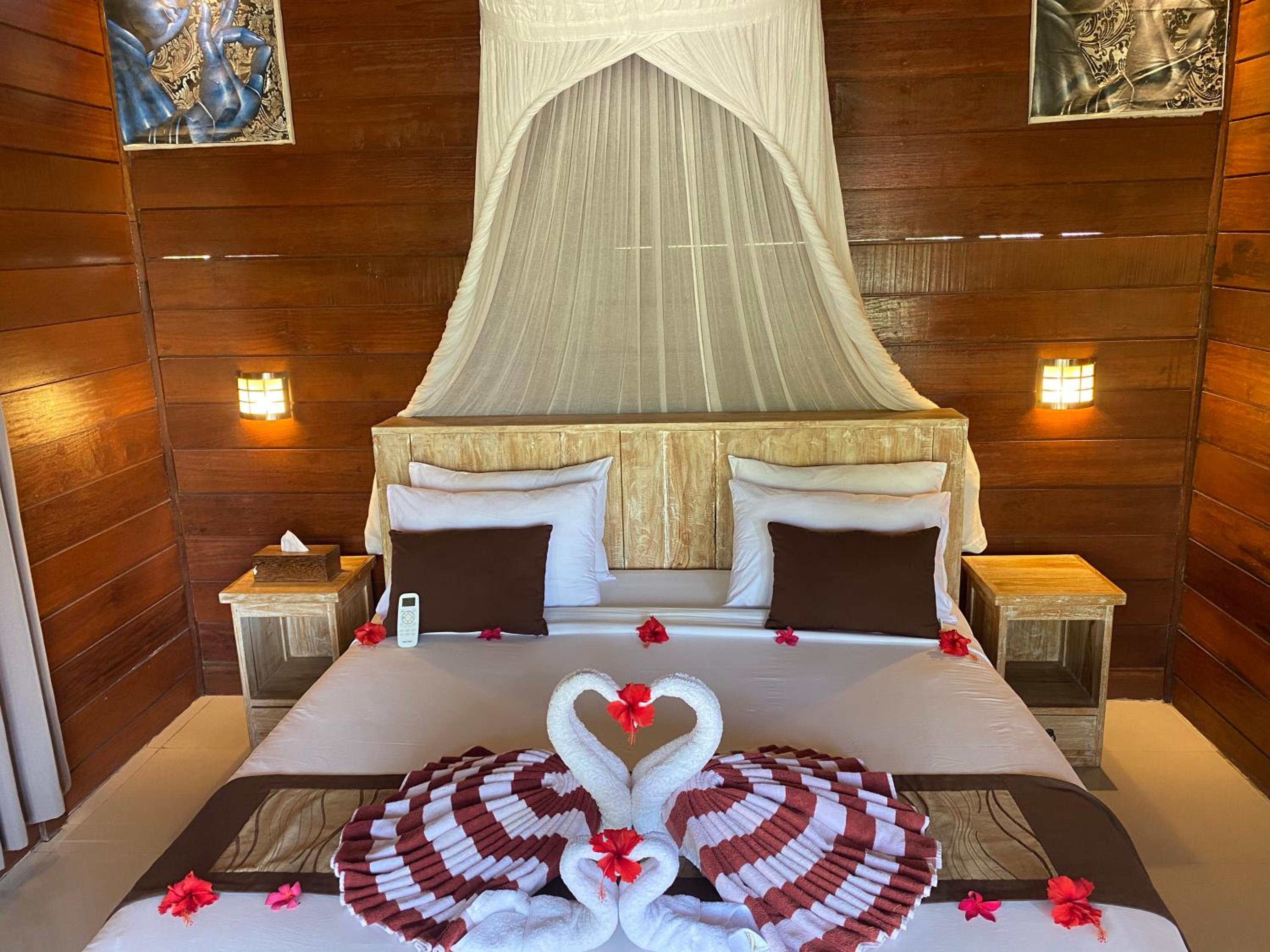 Double Room with Balcony - Photo 9