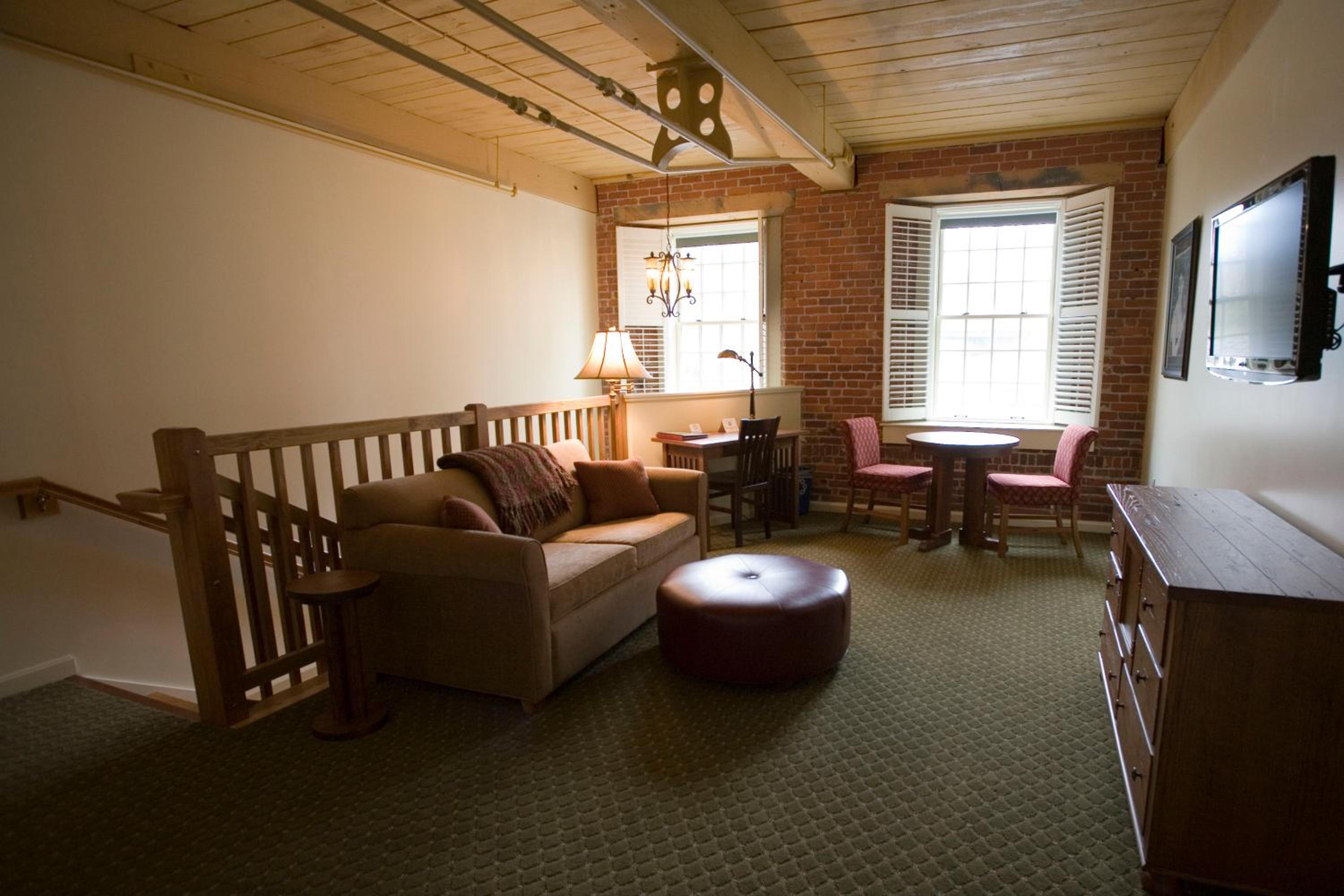 Deluxe King Suite photo 1
