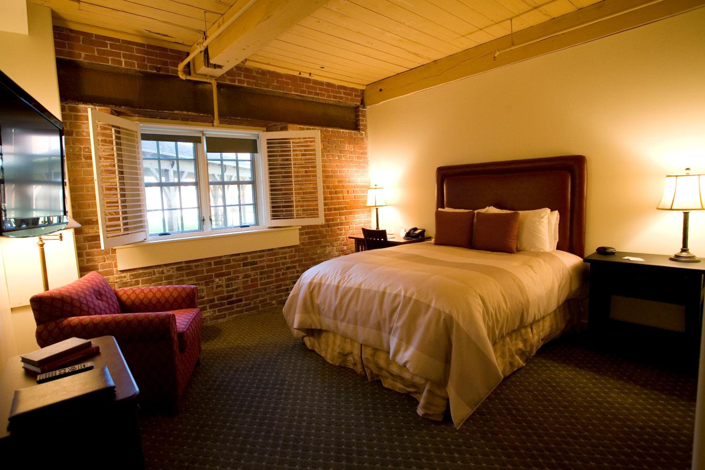 Queen Room with Garden View