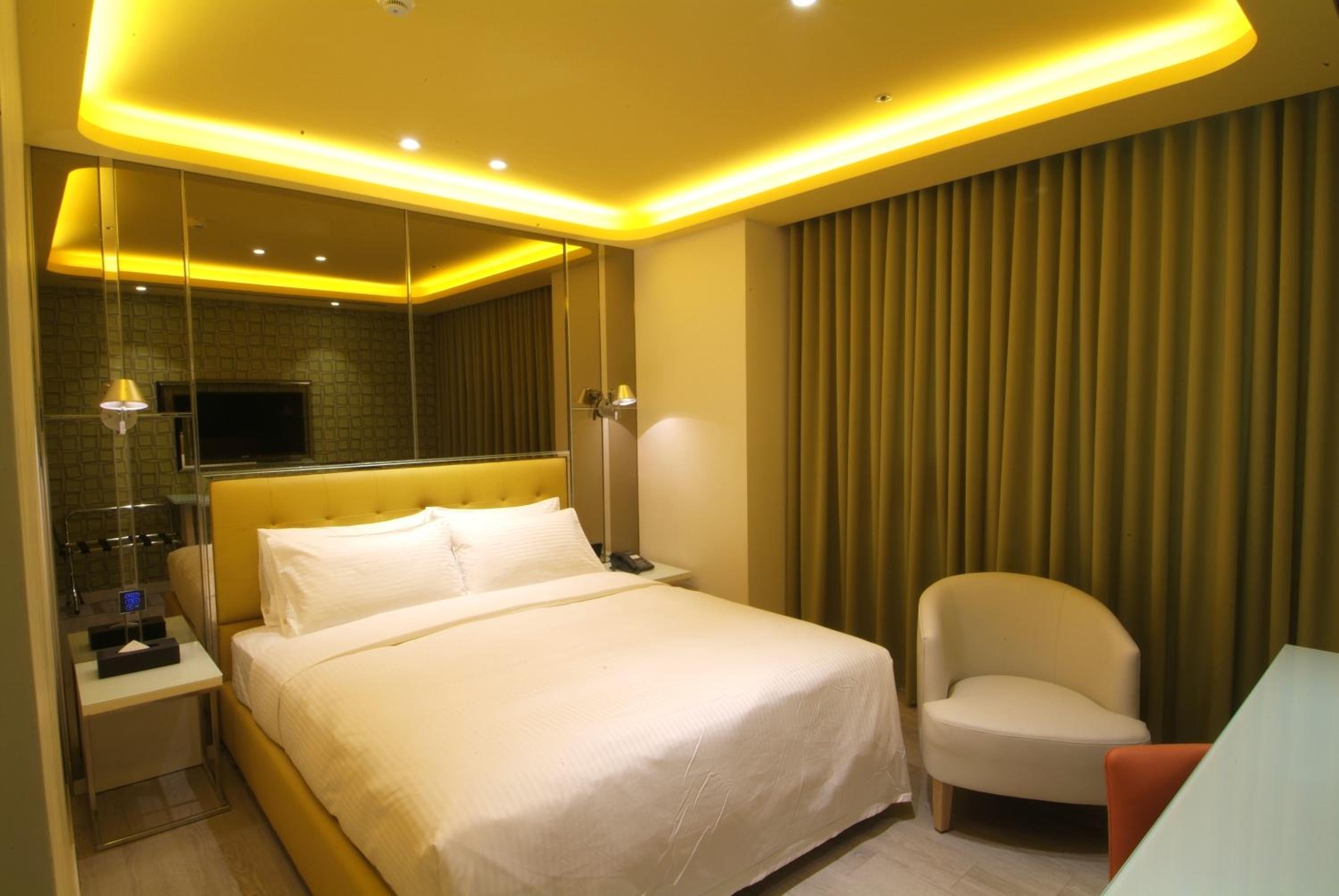 Business Double Room - Photo 1